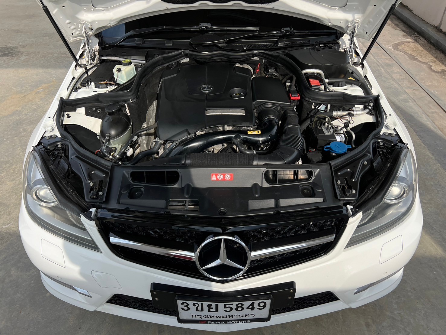 2013 Mercedes-Benz C-Class Coupe C180 สีขาว