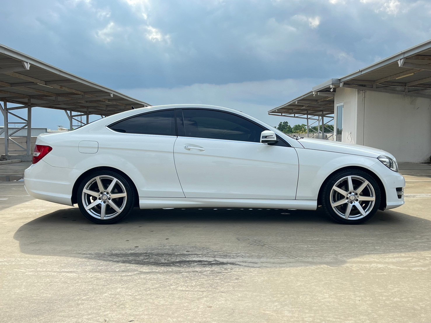 2013 Mercedes-Benz C-Class Coupe C180 สีขาว