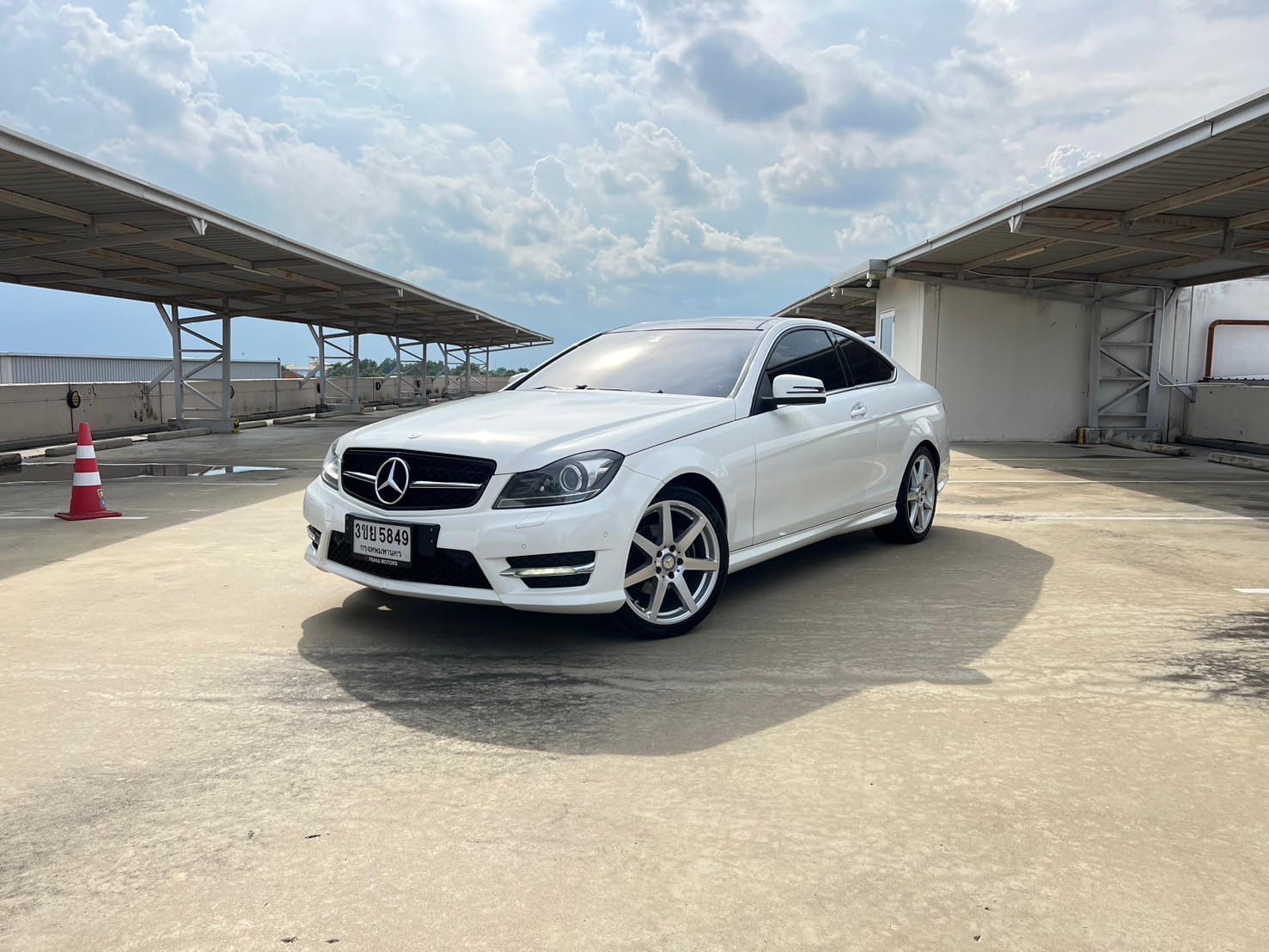 2013 Mercedes-Benz C-Class Coupe C180 สีขาว