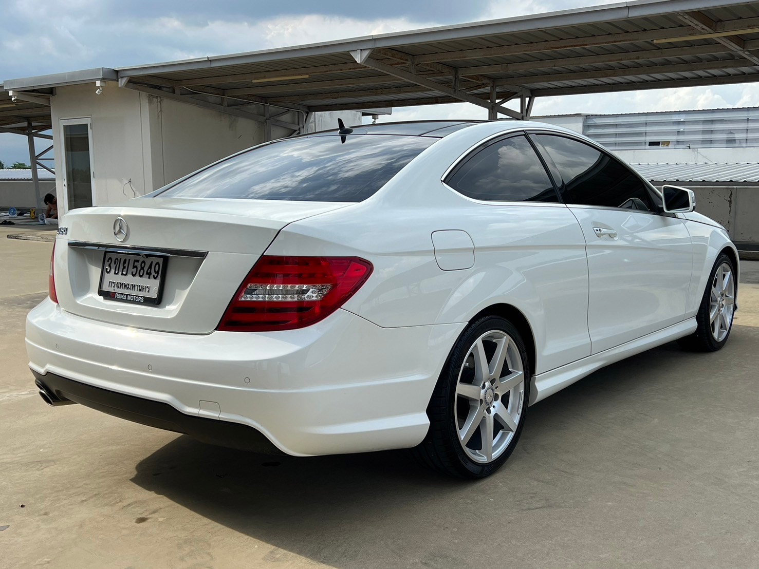 2013 Mercedes-Benz C-Class Coupe C180 สีขาว