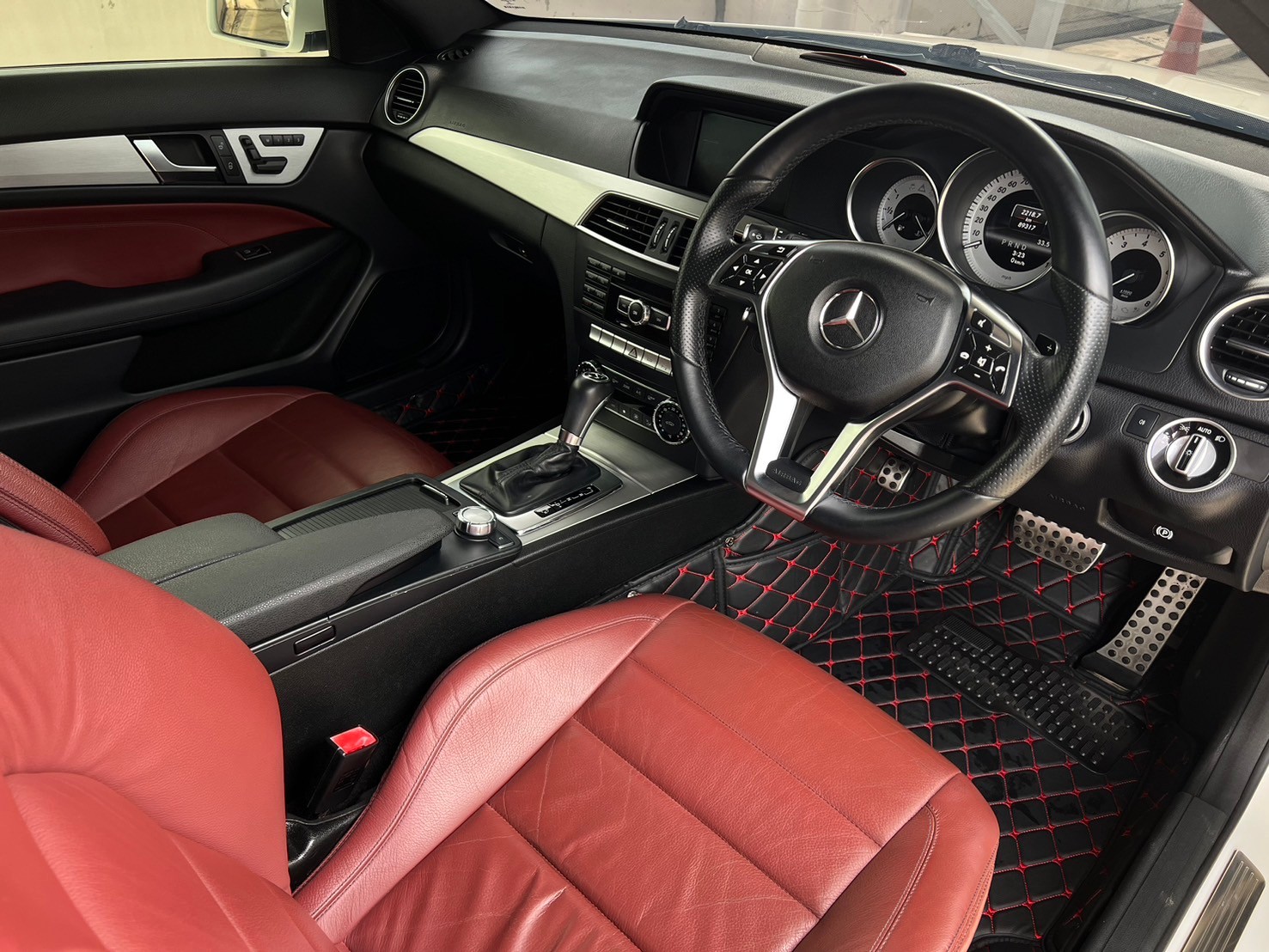 2013 Mercedes-Benz C-Class Coupe C180 สีขาว