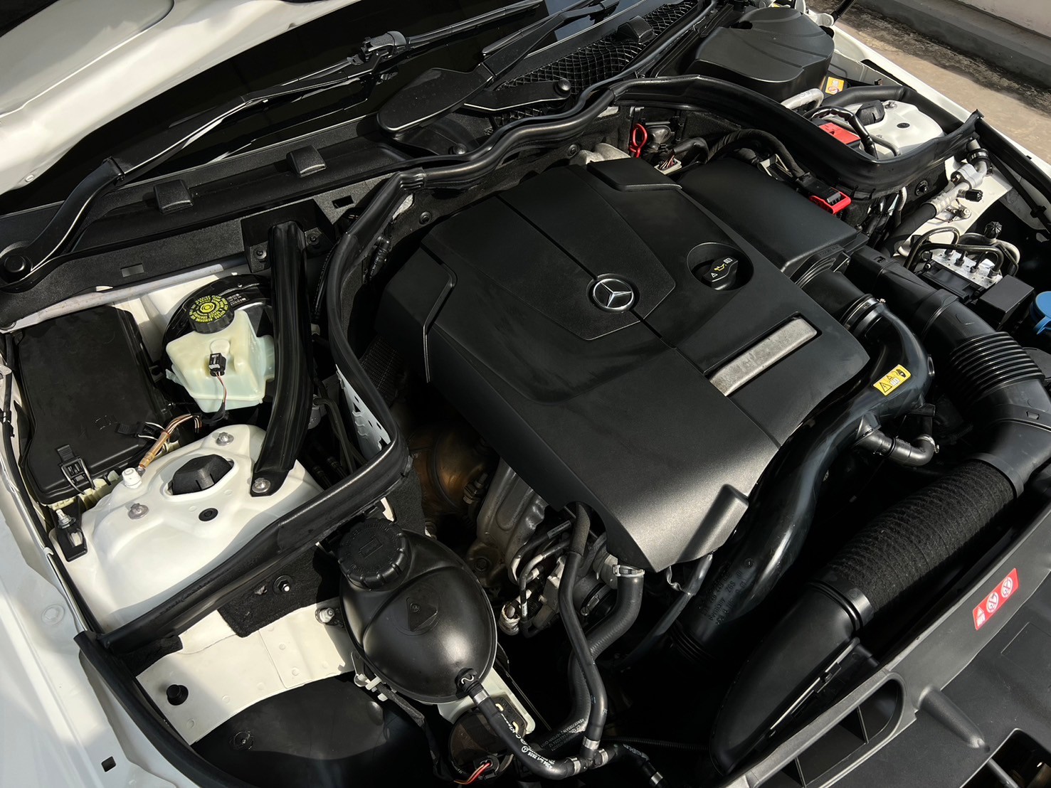 2013 Mercedes-Benz C-Class Coupe C180 สีขาว