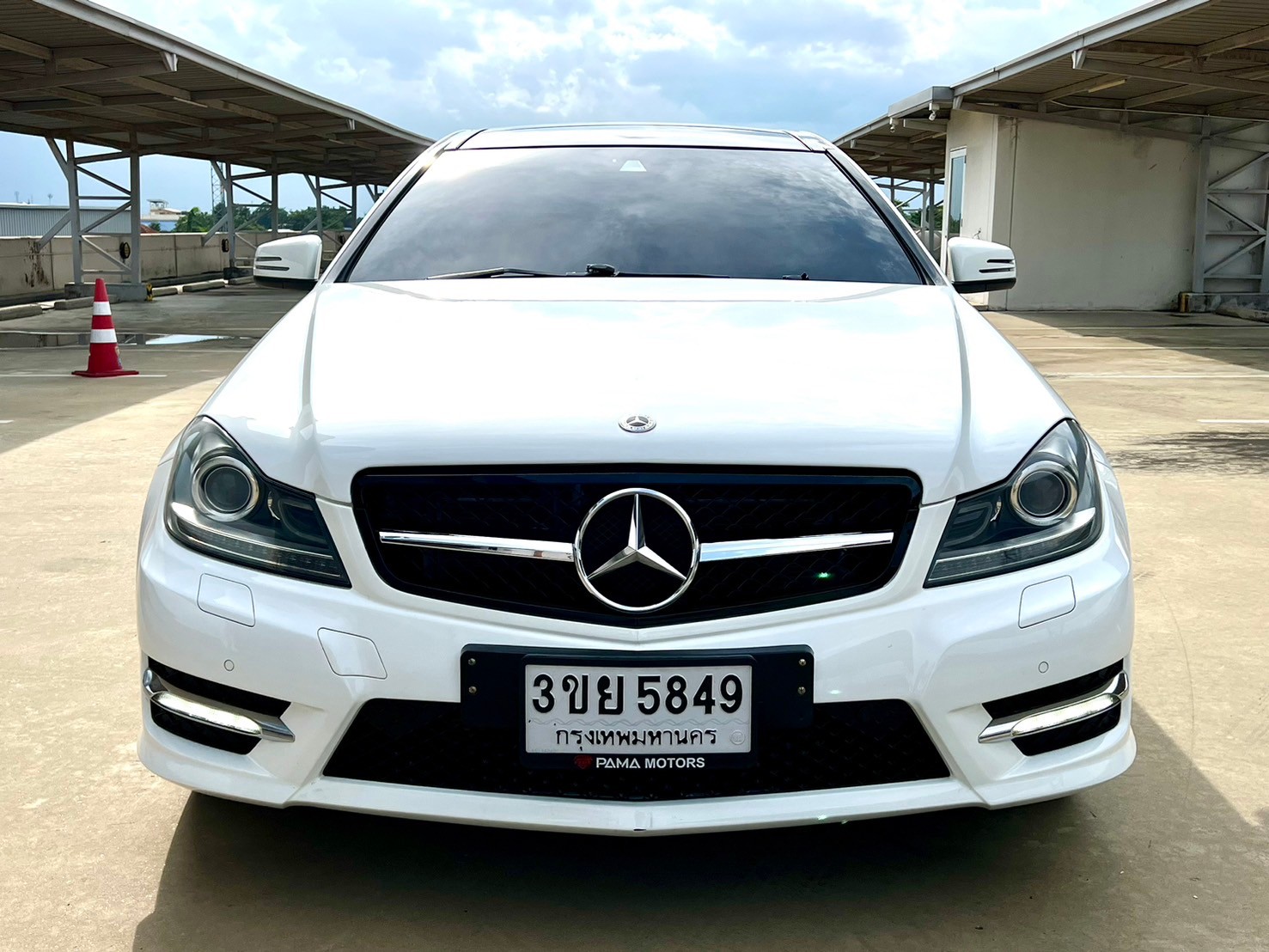 2013 Mercedes-Benz C-Class Coupe C180 สีขาว