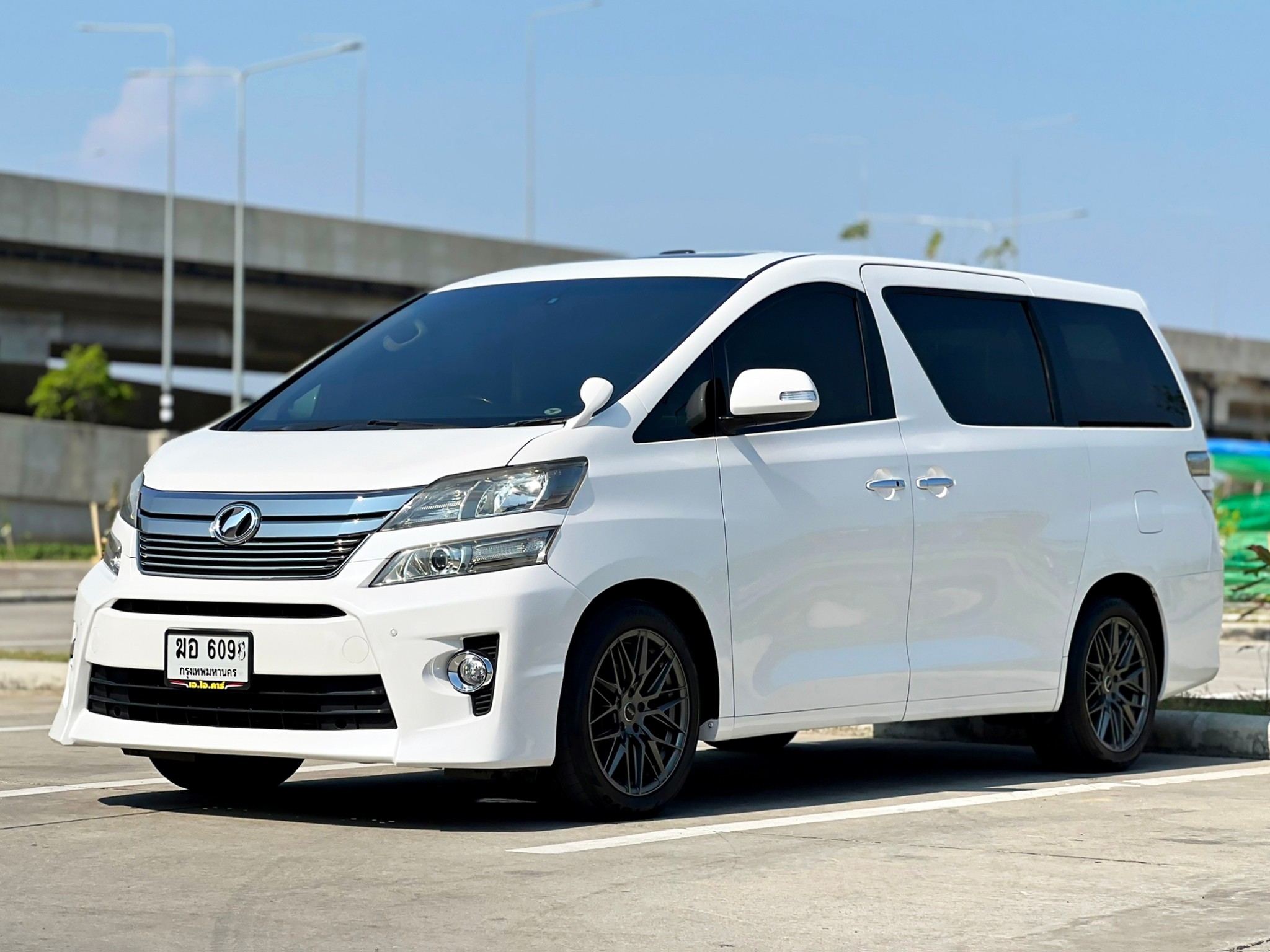 TOYOTA VELLFIRE 2.4V ปี2012 ไมล์130,000 รถสวย พร้อมใช้งาน (รูปที่ 11)