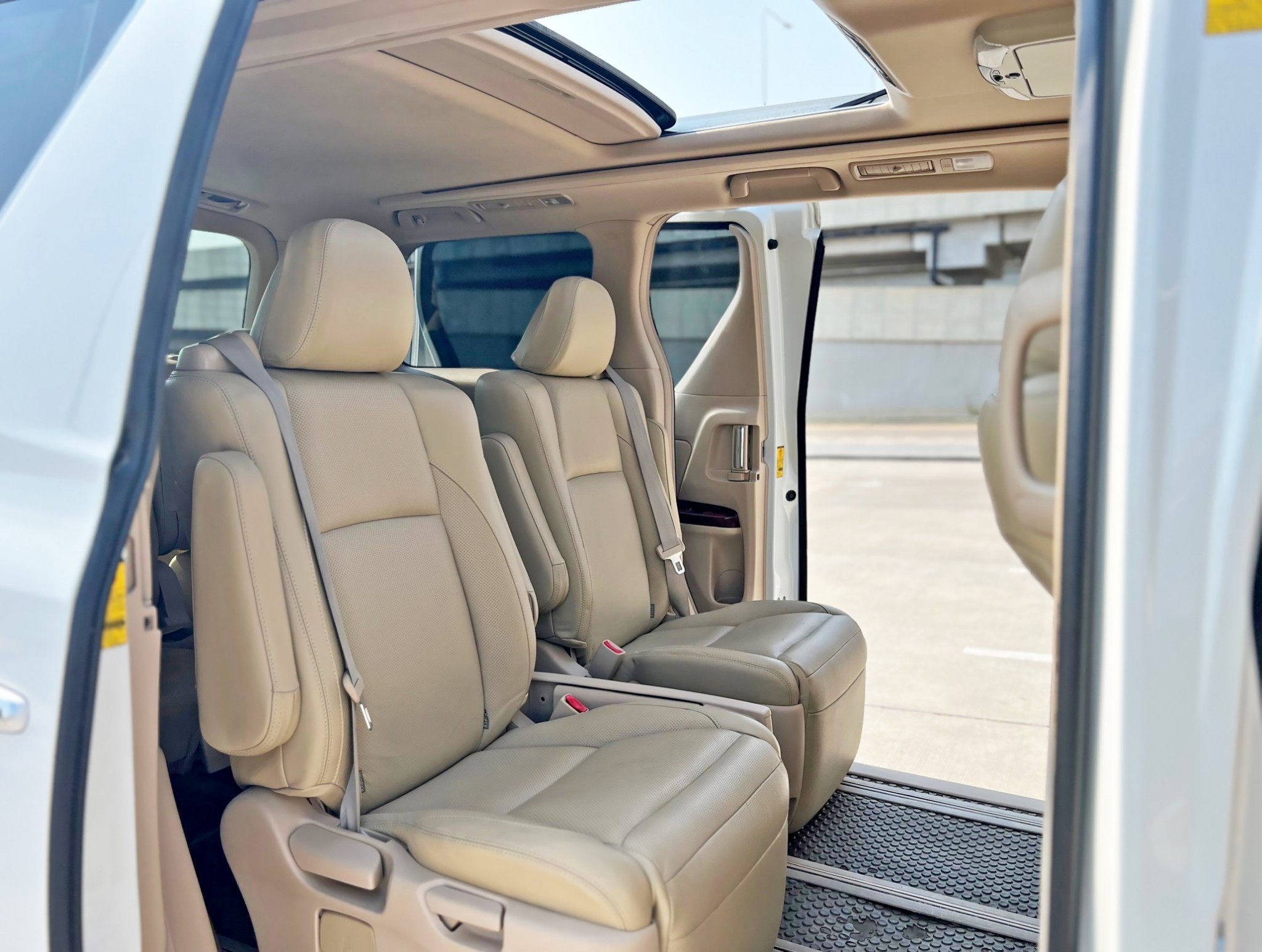 TOYOTA VELLFIRE 2.4V ปี2012 ไมล์130,000 รถสวย พร้อมใช้งาน (รูปที่ 10)