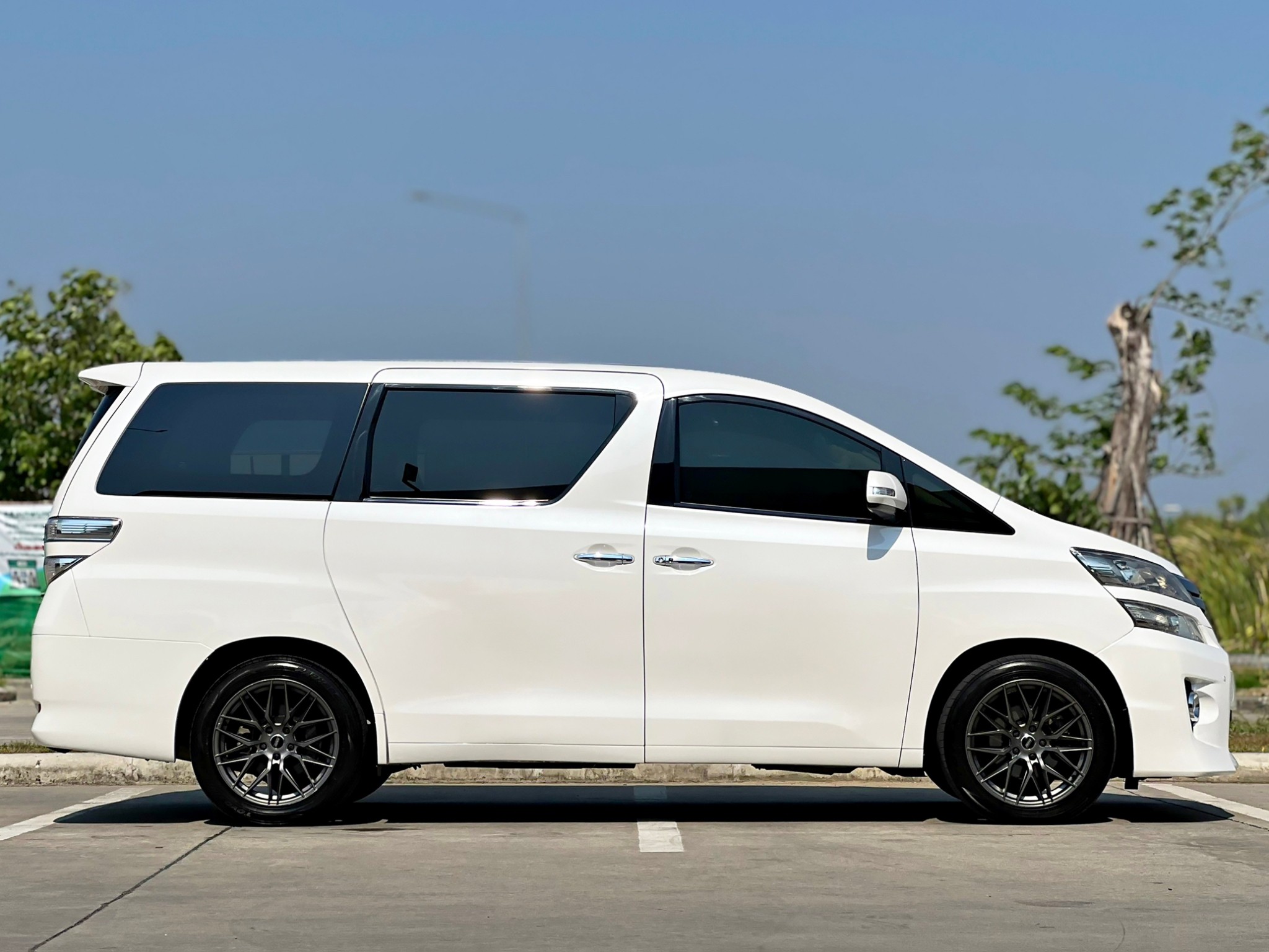 TOYOTA VELLFIRE 2.4V ปี2012 ไมล์130,000 รถสวย พร้อมใช้งาน (รูปที่ 12)