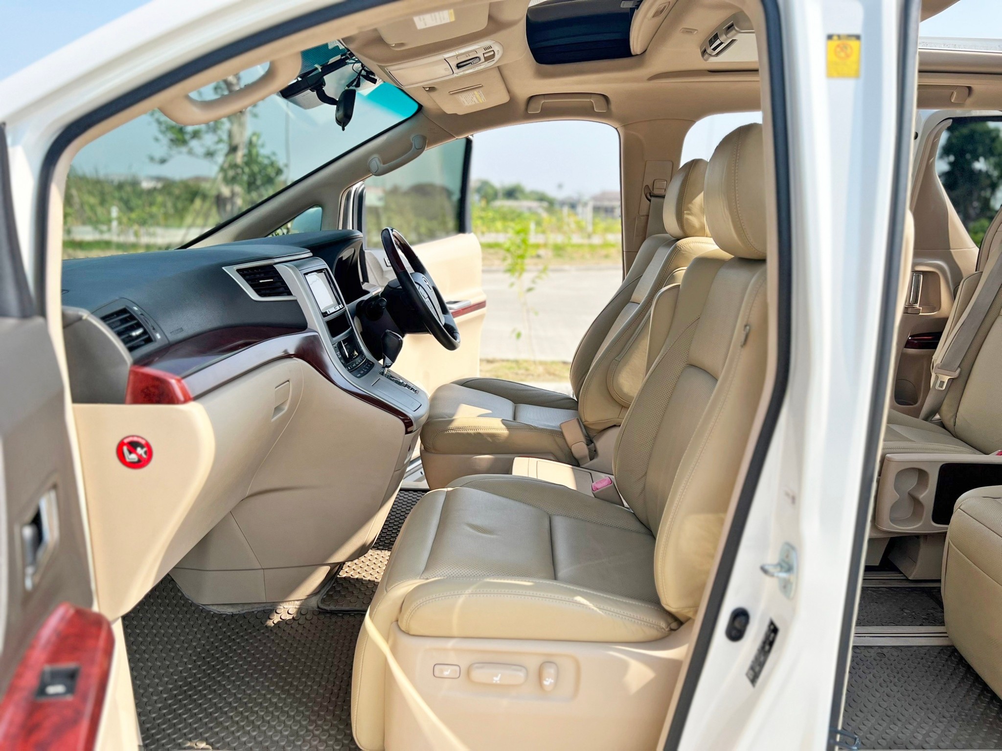 TOYOTA VELLFIRE 2.4V ปี2012 ไมล์130,000 รถสวย พร้อมใช้งาน (รูปที่ 4)