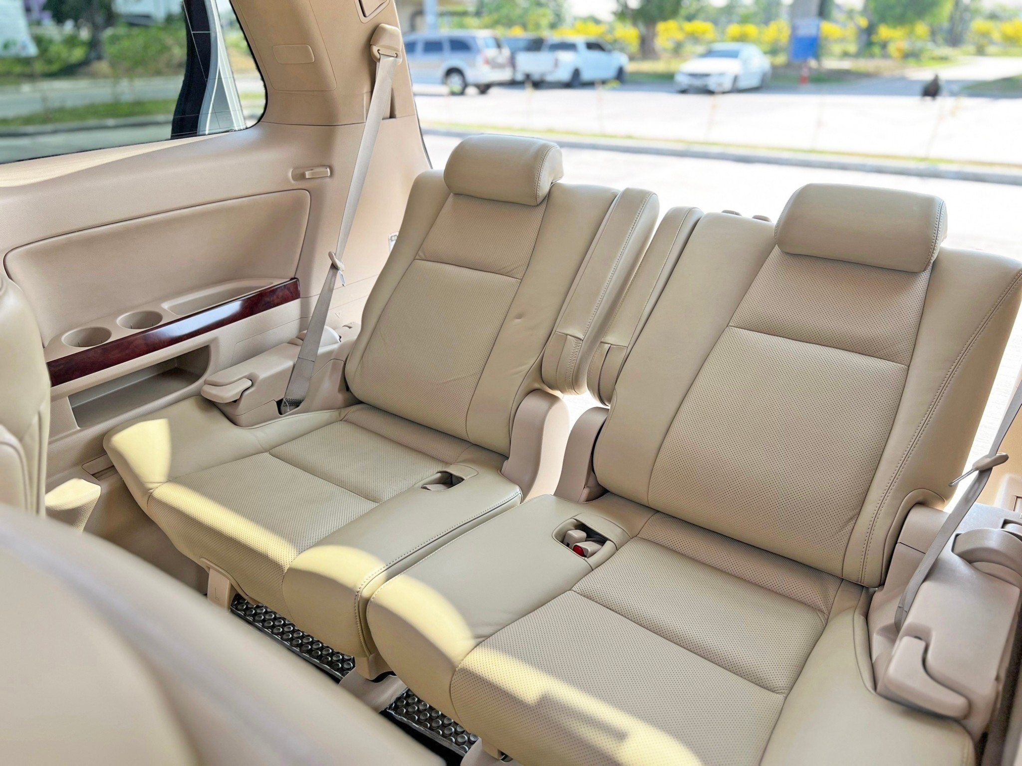 TOYOTA VELLFIRE 2.4V ปี2012 ไมล์130,000 รถสวย พร้อมใช้งาน (รูปที่ 2)