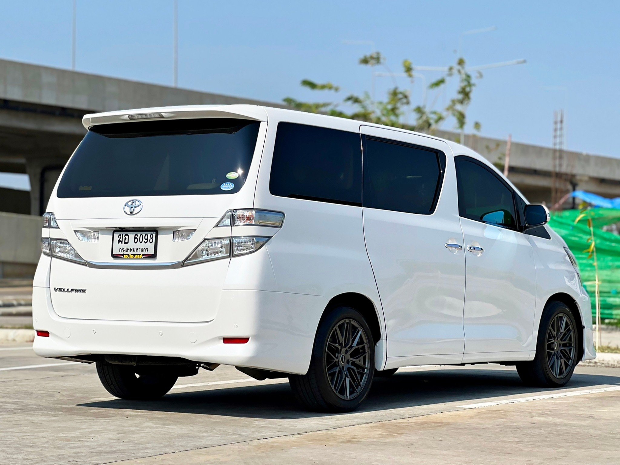 TOYOTA VELLFIRE 2.4V ปี2012 ไมล์130,000 รถสวย พร้อมใช้งาน (รูปที่ 6)