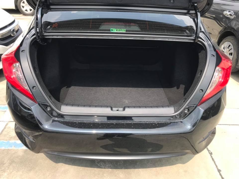 Honda Civic FC โฉม 4 ประตู ปี 2016 สีดำ
