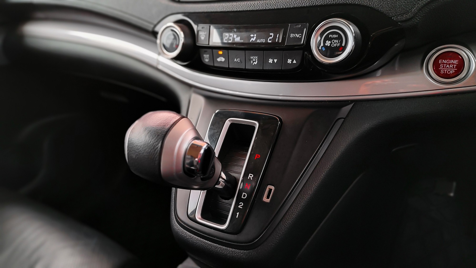HONDA CR-V 2.0E 4WD [MNC] A/T ปลายปี 2015 (รูปที่ 4)
