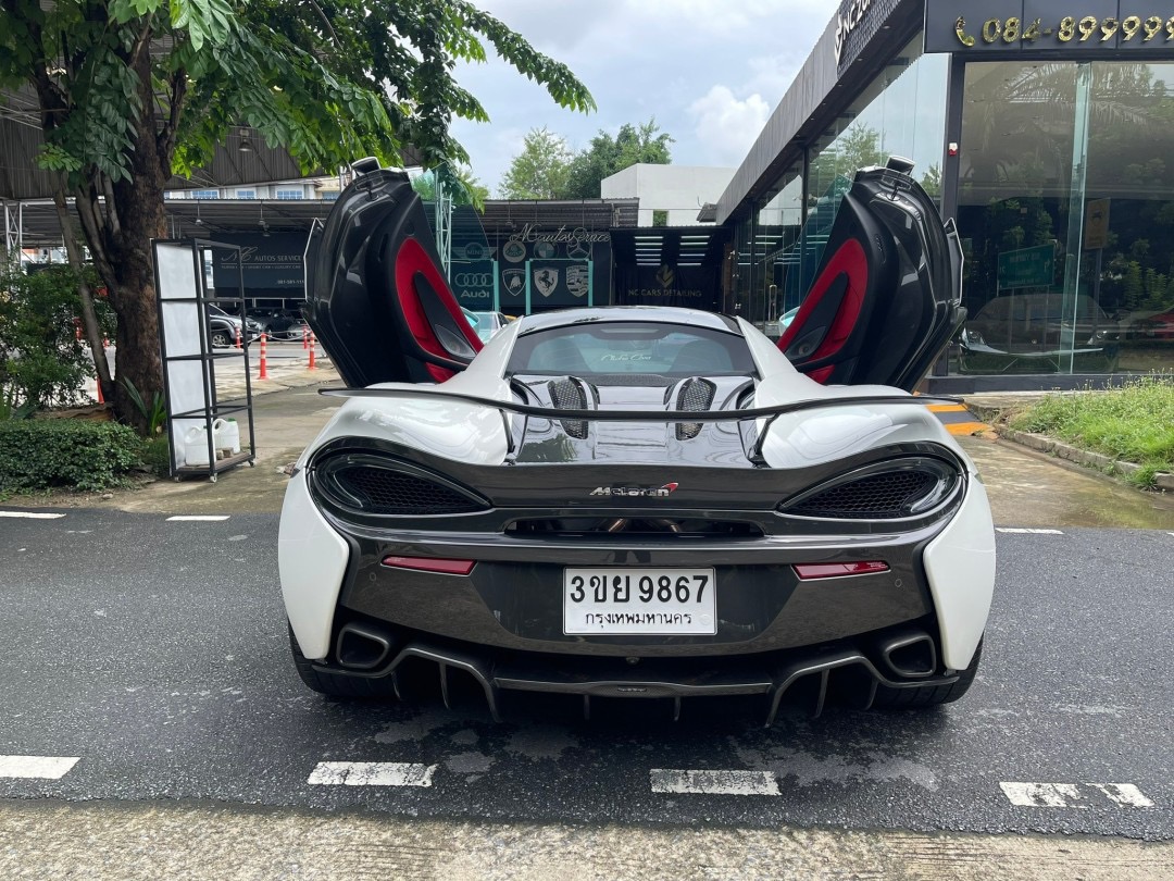 2016 McLaren 570S สีขาว (รูปที่ 10)
