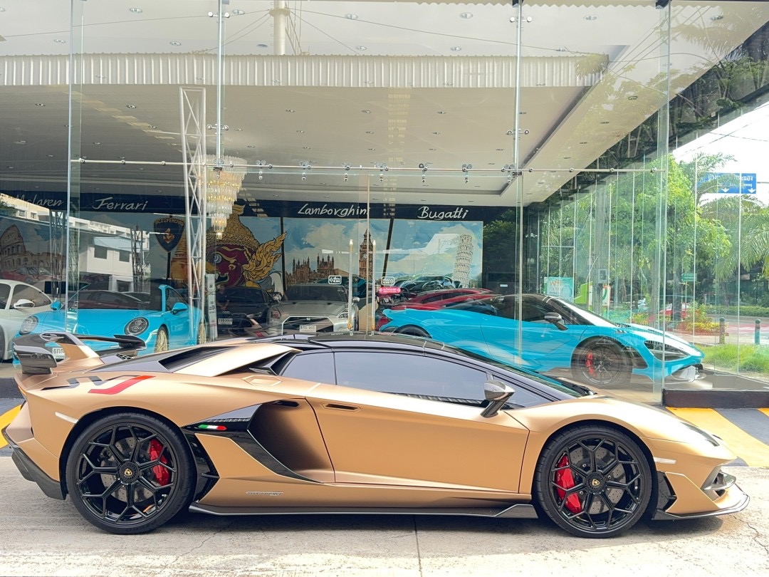 2021 Lamborghini Aventador SVJ Roadster สีน้ำตาล (รูปที่ 6)