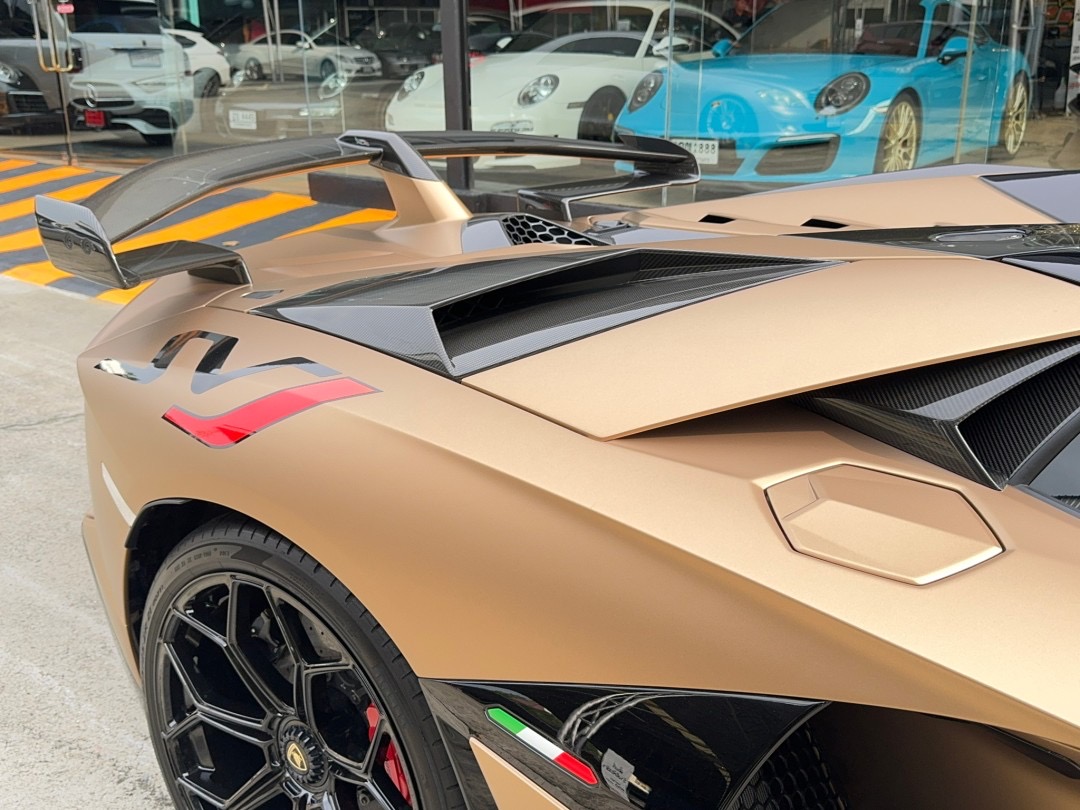 2021 Lamborghini Aventador SVJ Roadster สีน้ำตาล (รูปที่ 5)