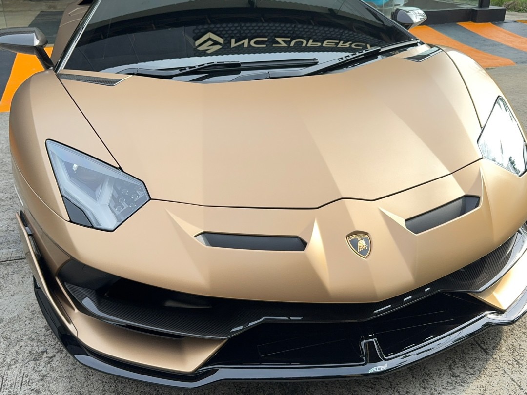 2021 Lamborghini Aventador SVJ Roadster สีน้ำตาล (รูปที่ 3)