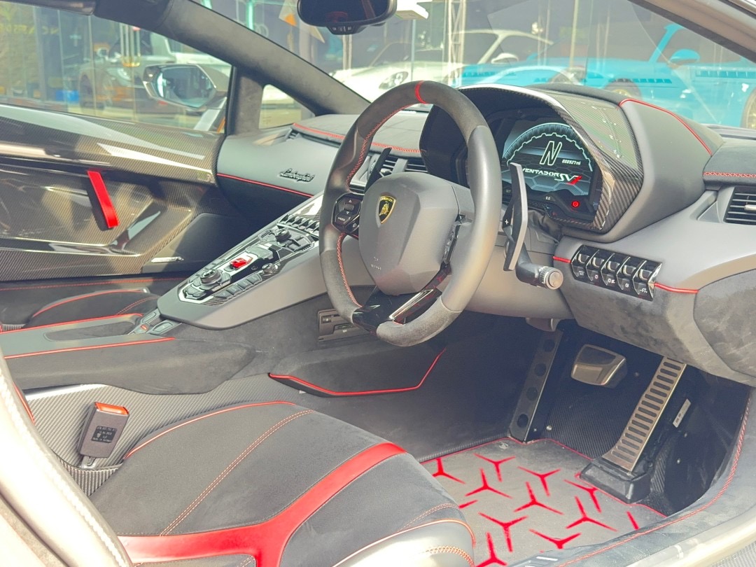 2021 Lamborghini Aventador SVJ Roadster สีน้ำตาล (รูปที่ 9)