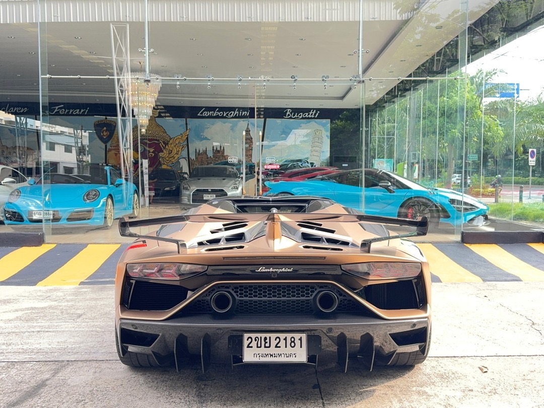 2021 Lamborghini Aventador SVJ Roadster สีน้ำตาล (รูปที่ 7)