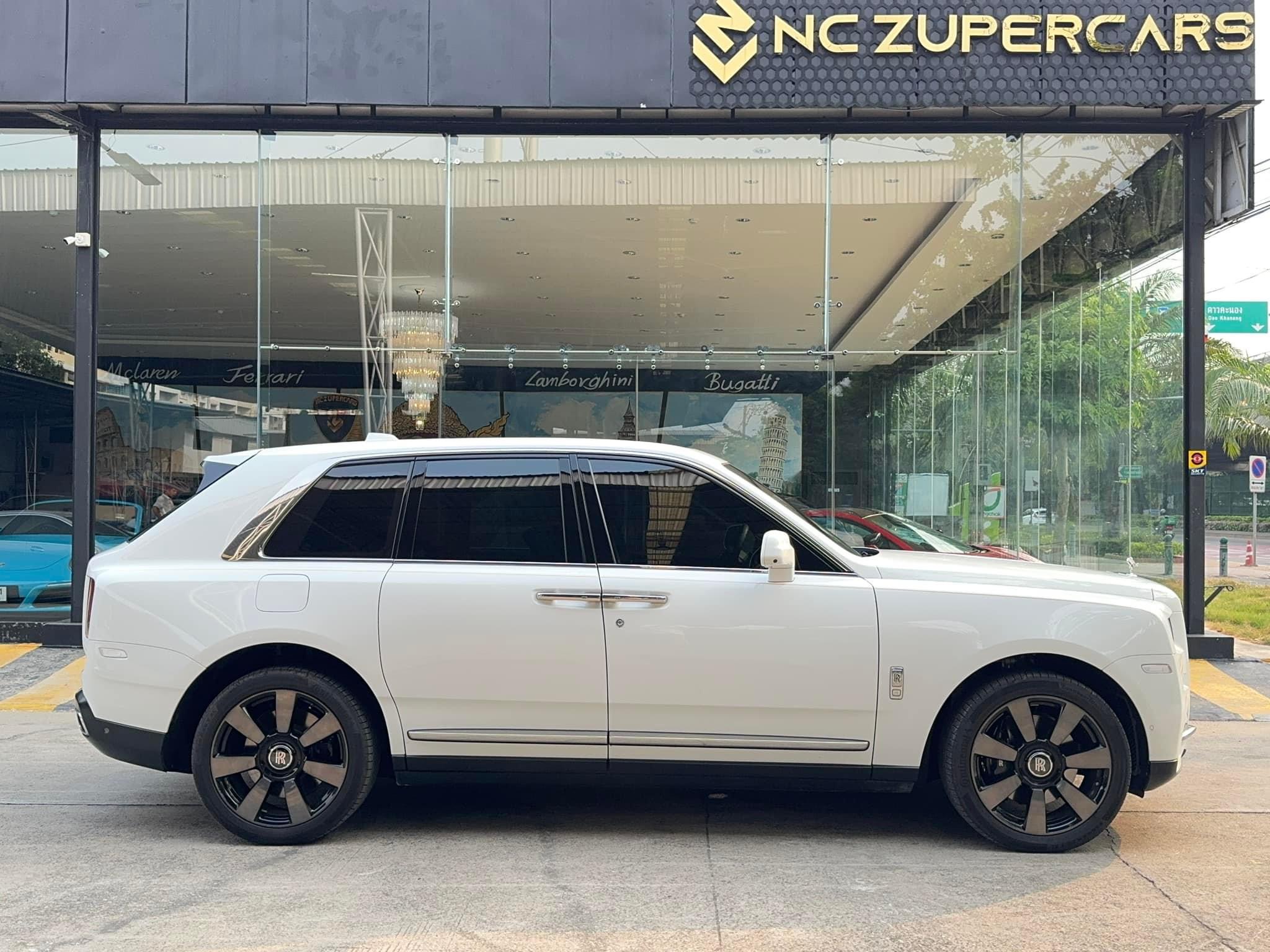 2023 Rolls-Royce Cullinan สีขาว (รูปที่ 10)