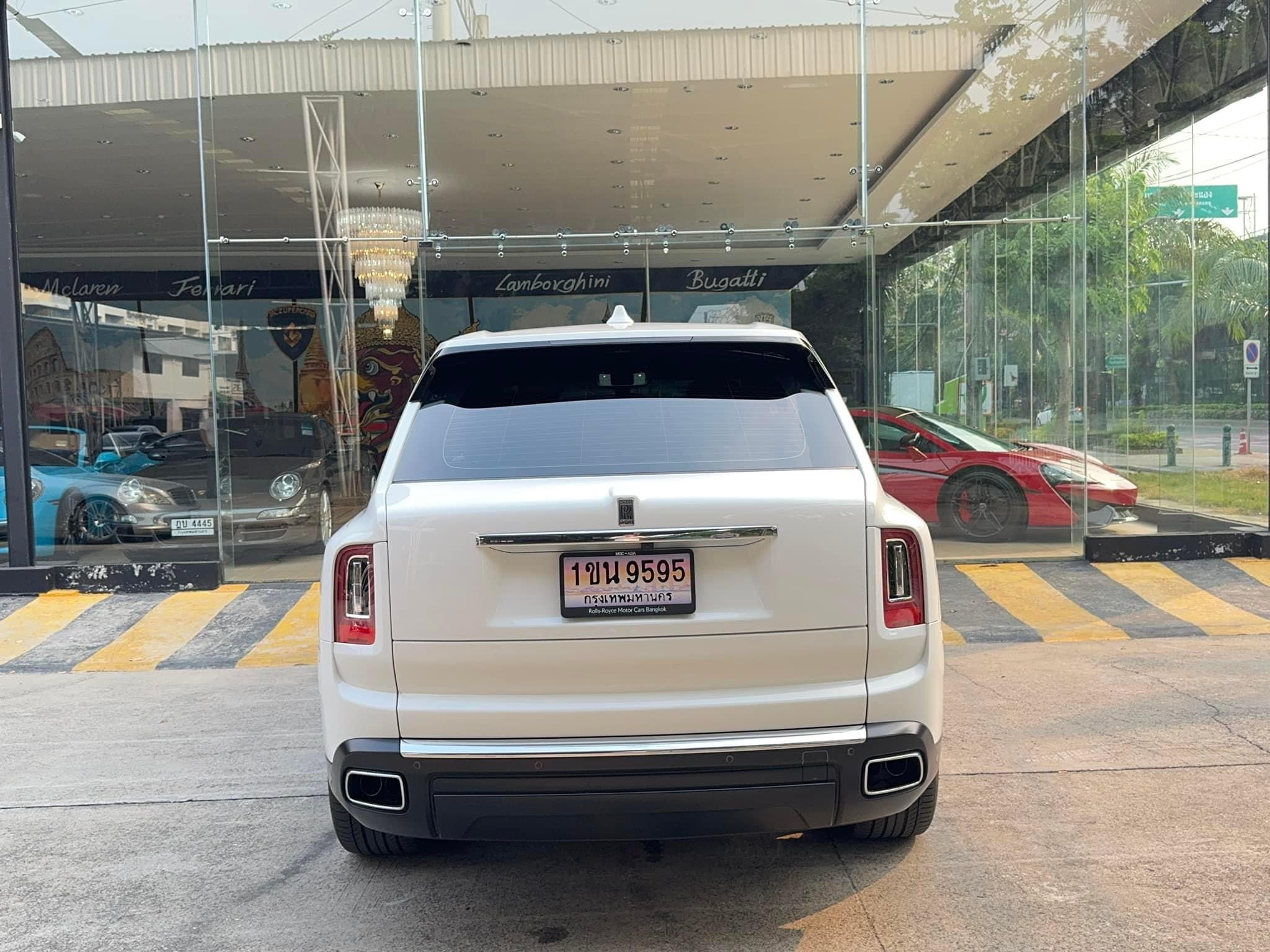2023 Rolls-Royce Cullinan สีขาว (รูปที่ 9)