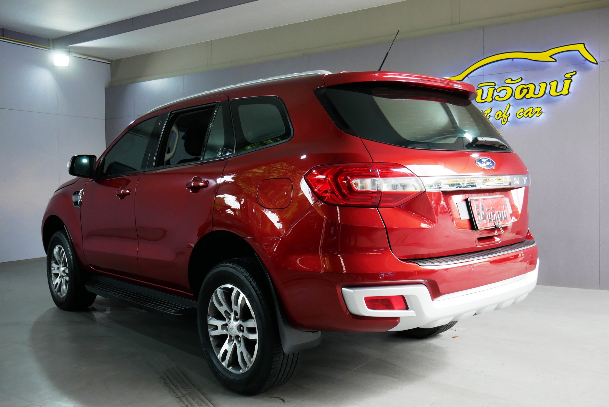 FORD EVEREST 2.2 TITANIUM AT ปี 2016 สีแดง