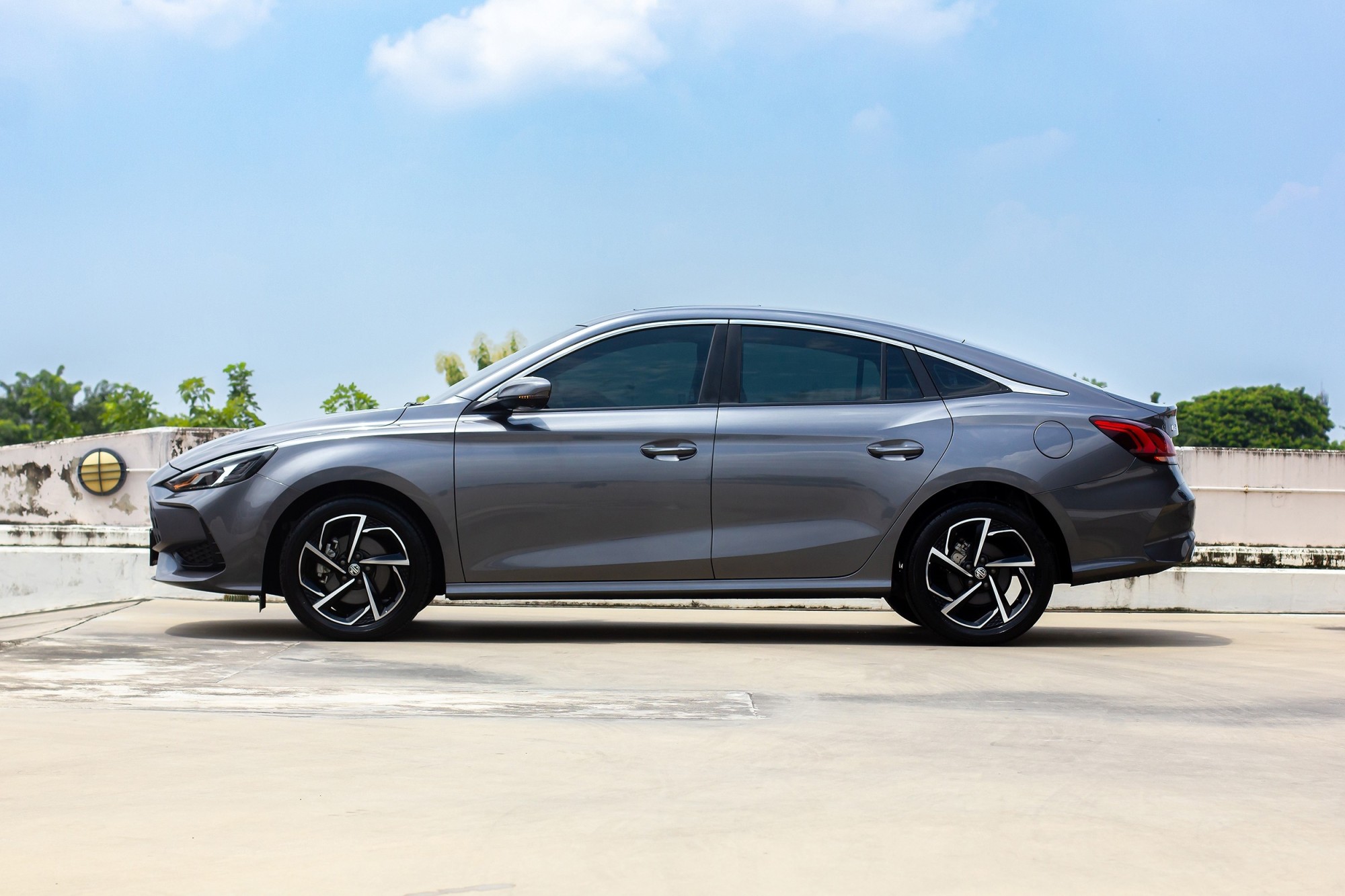 MG5 Sedan 1.5D+ รองท็อป A/T ปี 2022 MG5 ปีใหม่ ไมล์น้อย 18,xxx km. หลังคา Sunroof ไฟฟ้า (รูปที่ 2)