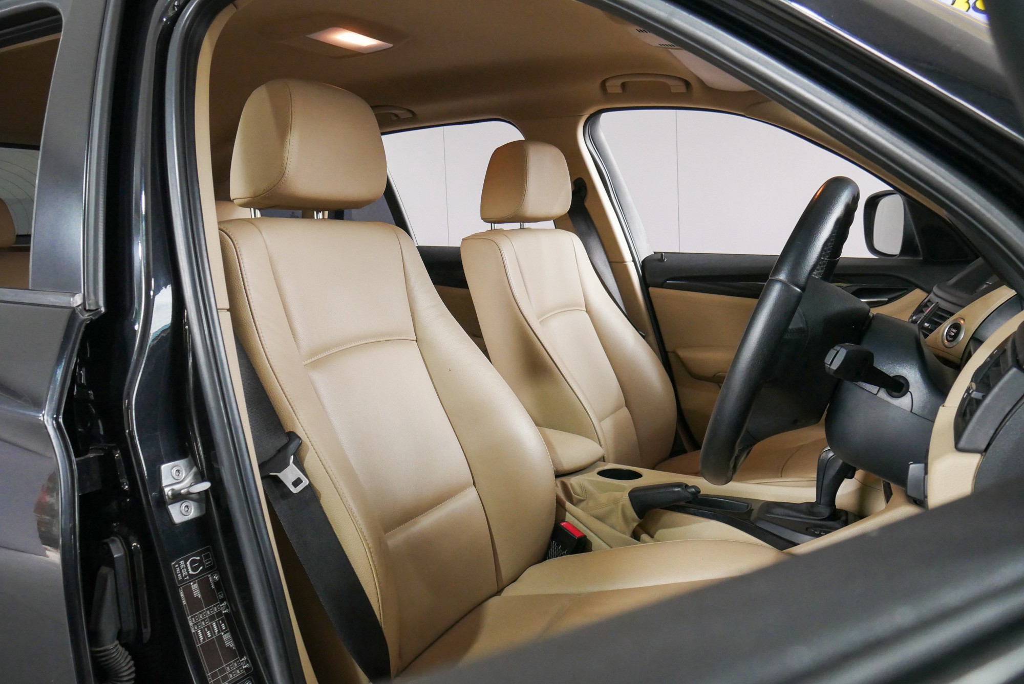 BMW X1 SDRIVE18I 2.0 AT ปี 2016 สีดำ (รูปที่ 10)