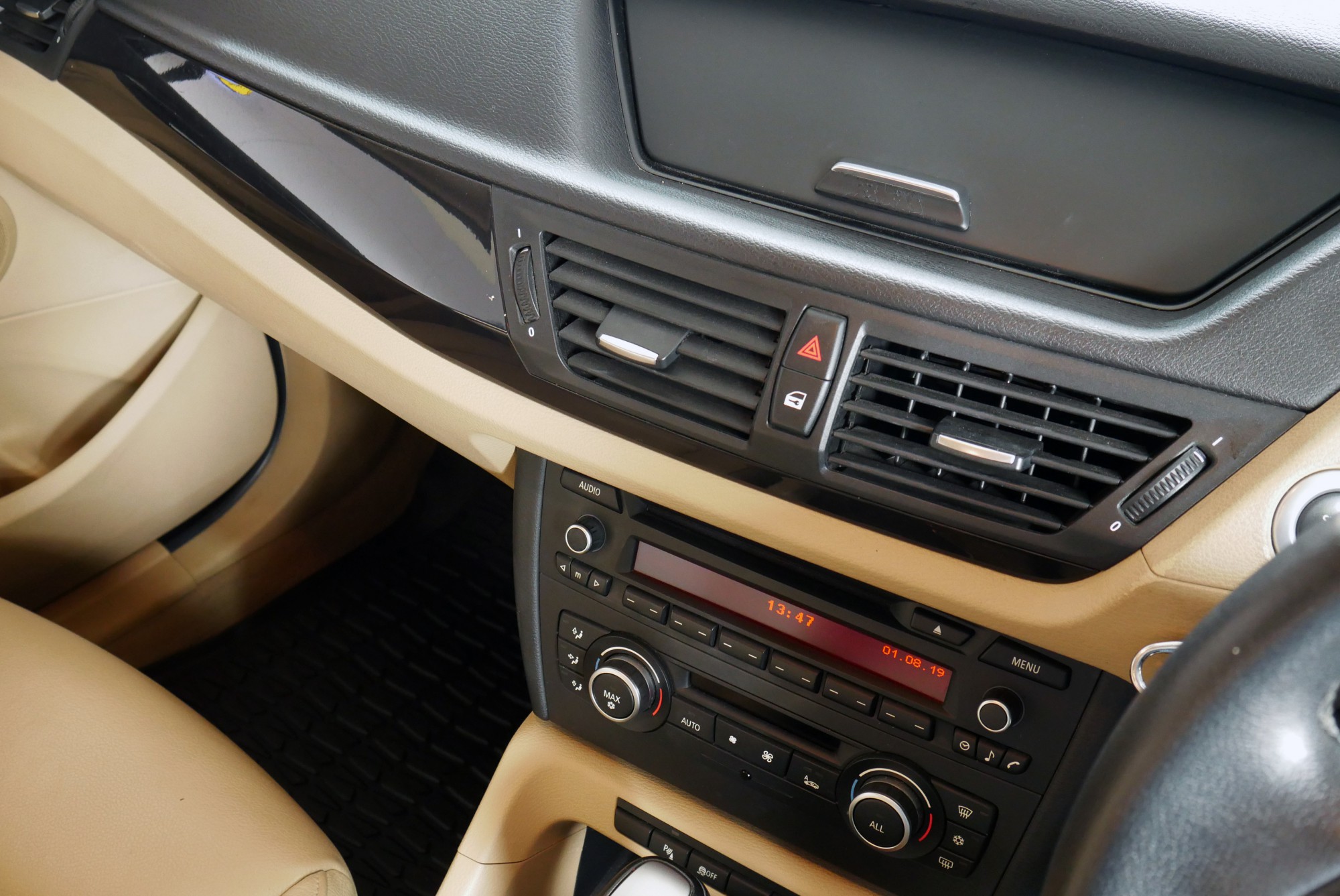 BMW X1 SDRIVE18I 2.0 AT ปี 2016 สีดำ (รูปที่ 17)