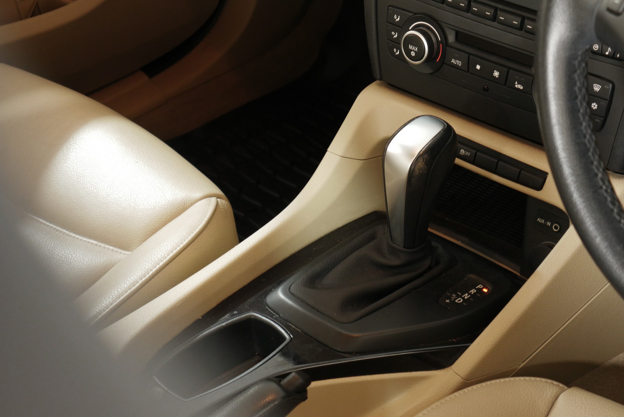BMW X1 SDRIVE18I 2.0 AT ปี 2016 สีดำ (รูปที่ 8)