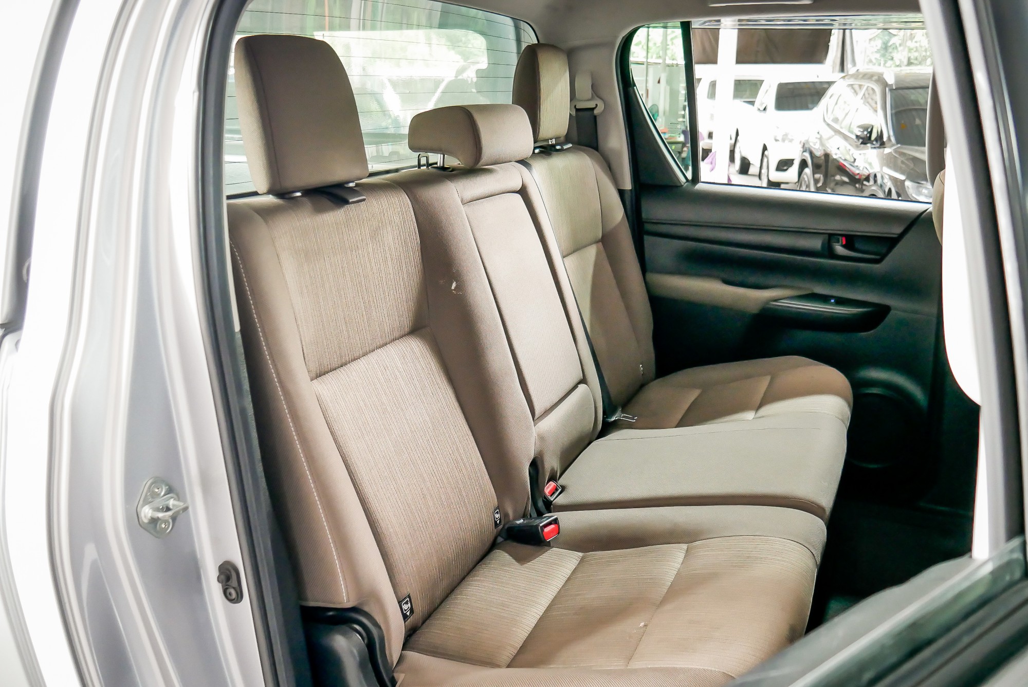 TOYOTA REVO DOUBLECAB 2.4 E PRERUNNER AT ปี 2016 สีเงิน (รูปที่ 14)