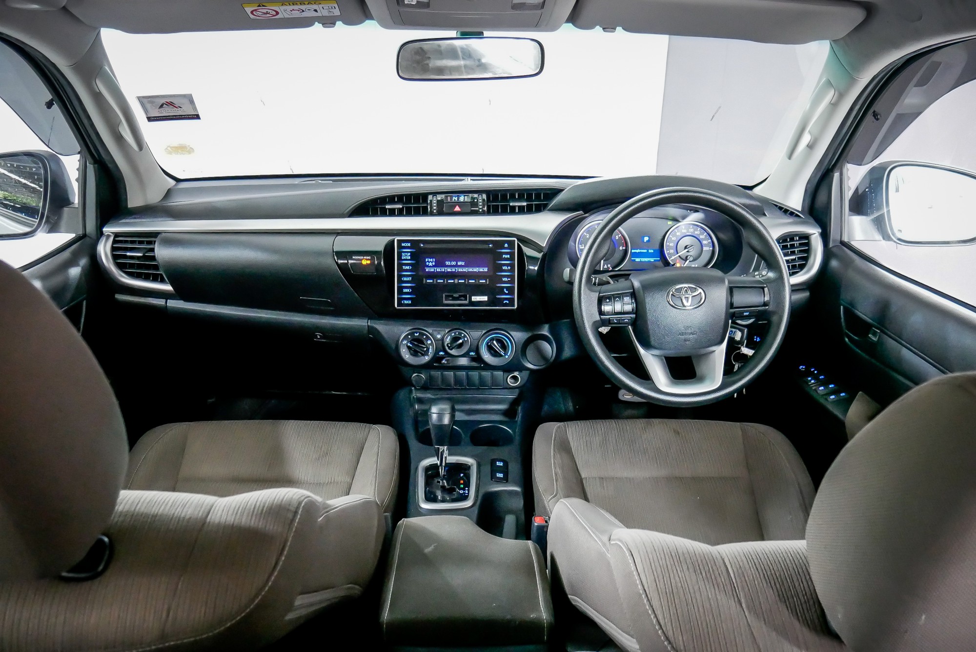 TOYOTA REVO DOUBLECAB 2.4 E PRERUNNER AT ปี 2016 สีเงิน (รูปที่ 9)