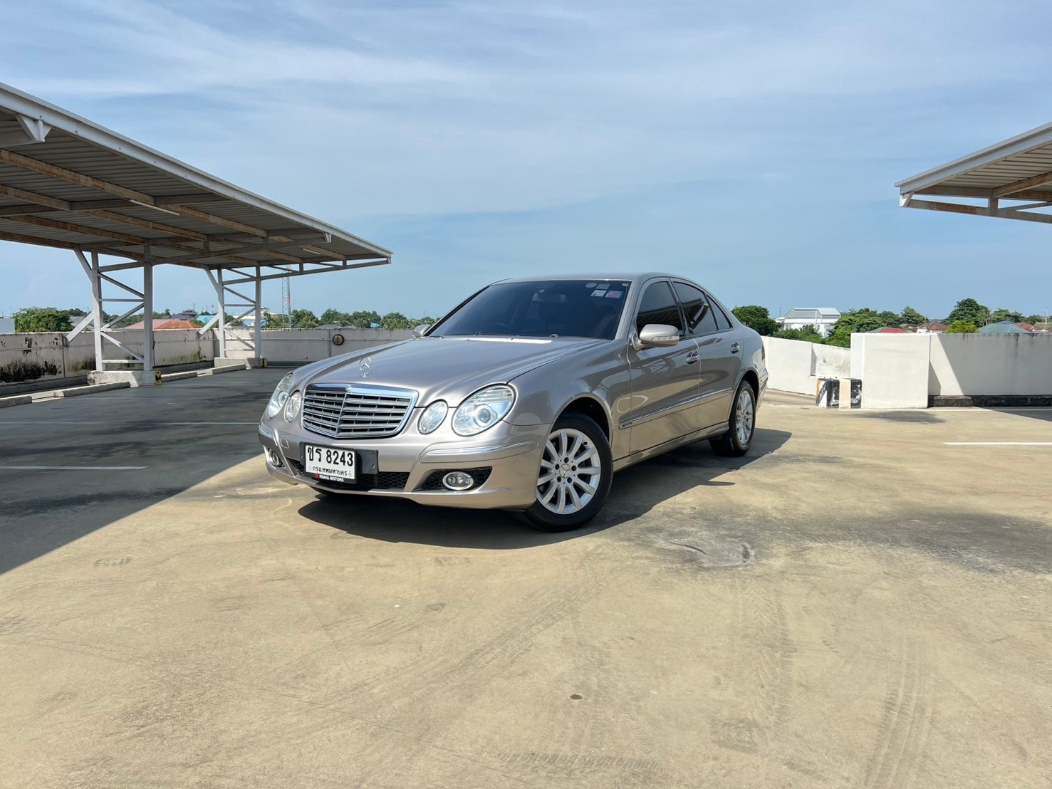 2007 Mercedes-Benz E-Class W211 E200 สีเงิน (รูปที่ 2)