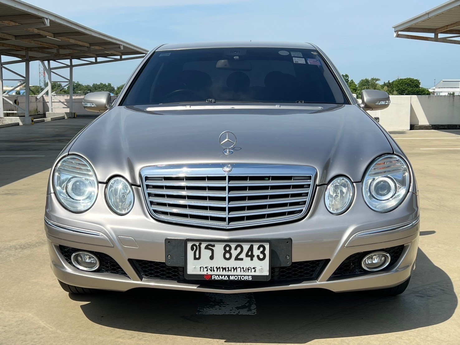 2007 Mercedes-Benz E-Class W211 E200 สีเงิน (รูปที่ 4)