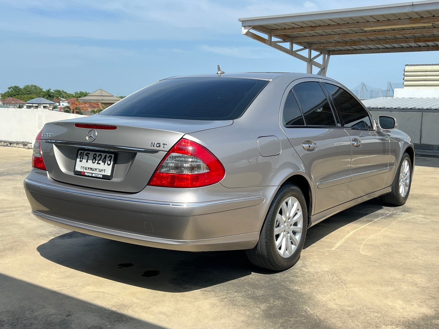 2007 Mercedes-Benz E-Class W211 E200 สีเงิน (รูปที่ 7)