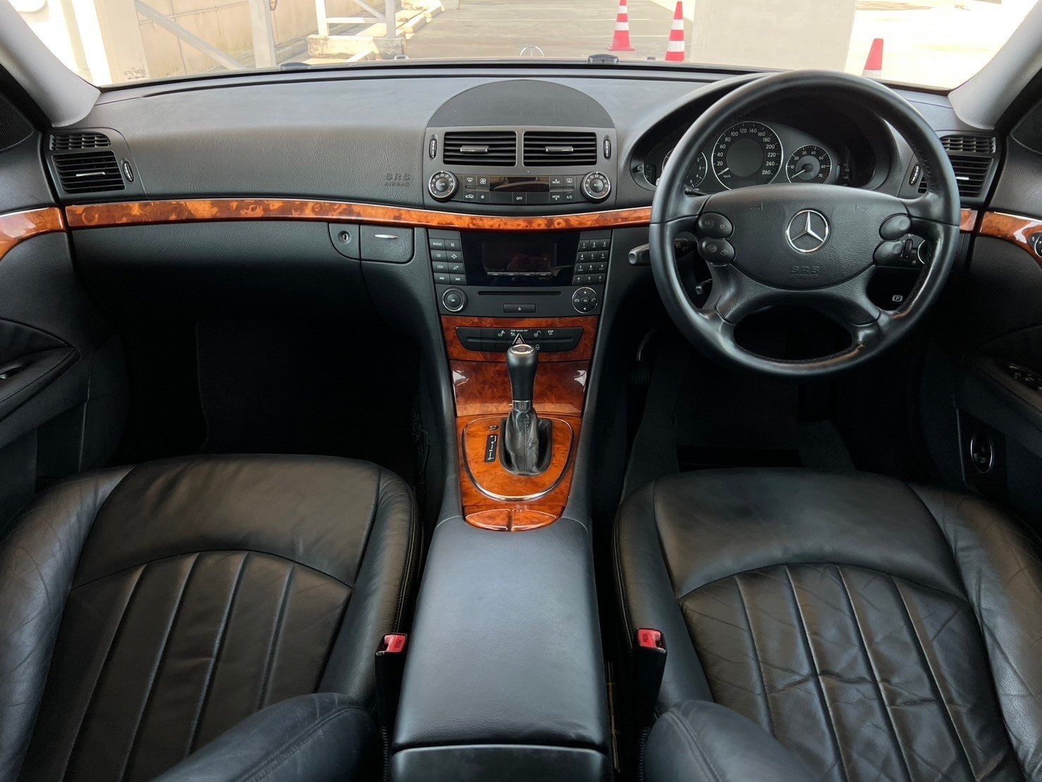 2007 Mercedes-Benz E-Class W211 E200 สีเงิน (รูปที่ 14)