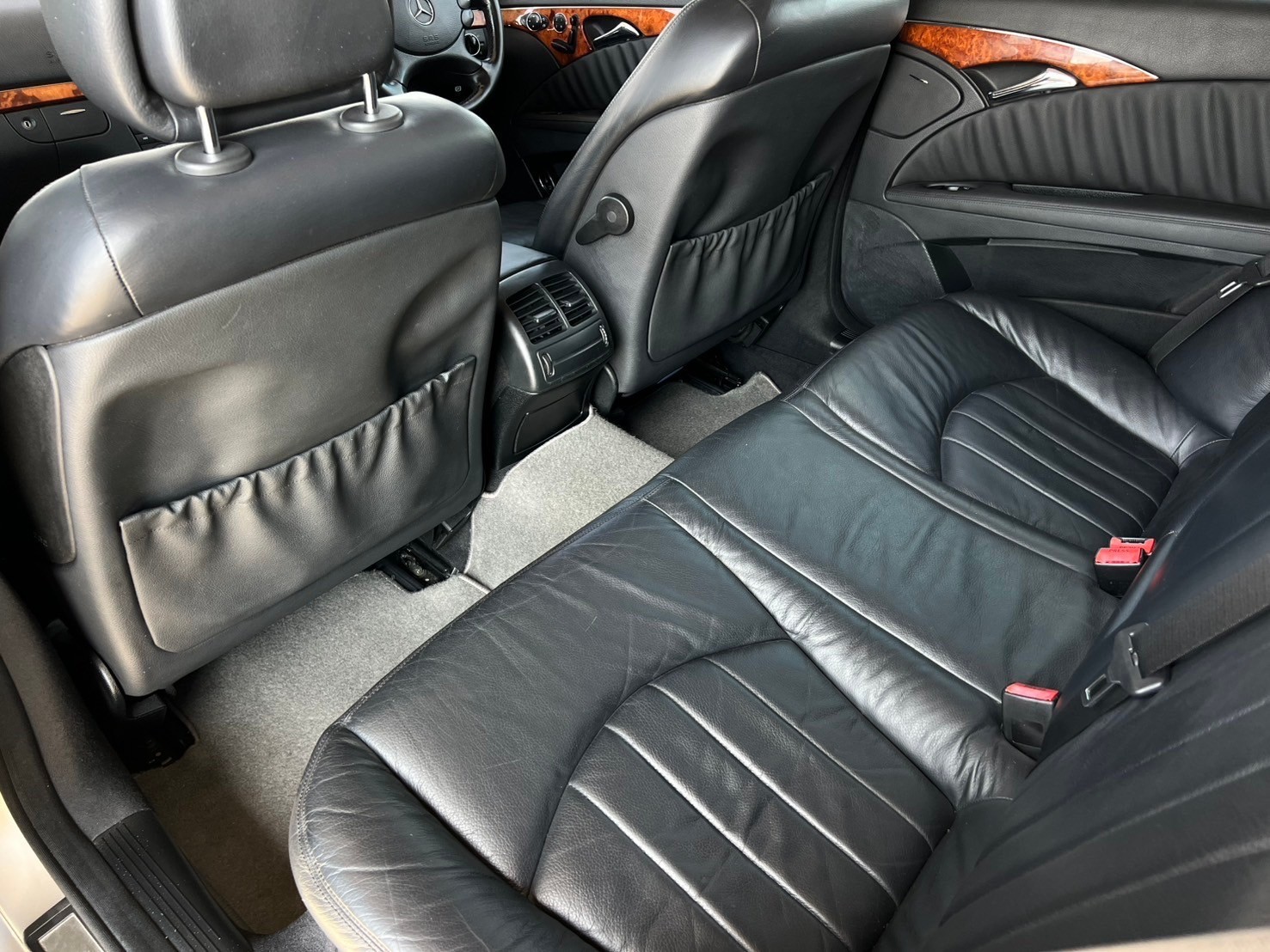 2007 Mercedes-Benz E-Class W211 E200 สีเงิน (รูปที่ 17)