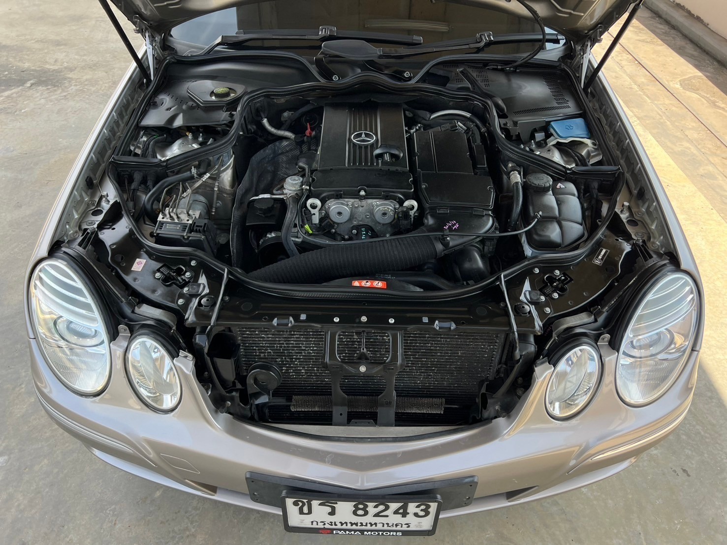 2007 Mercedes-Benz E-Class W211 E200 สีเงิน (รูปที่ 20)