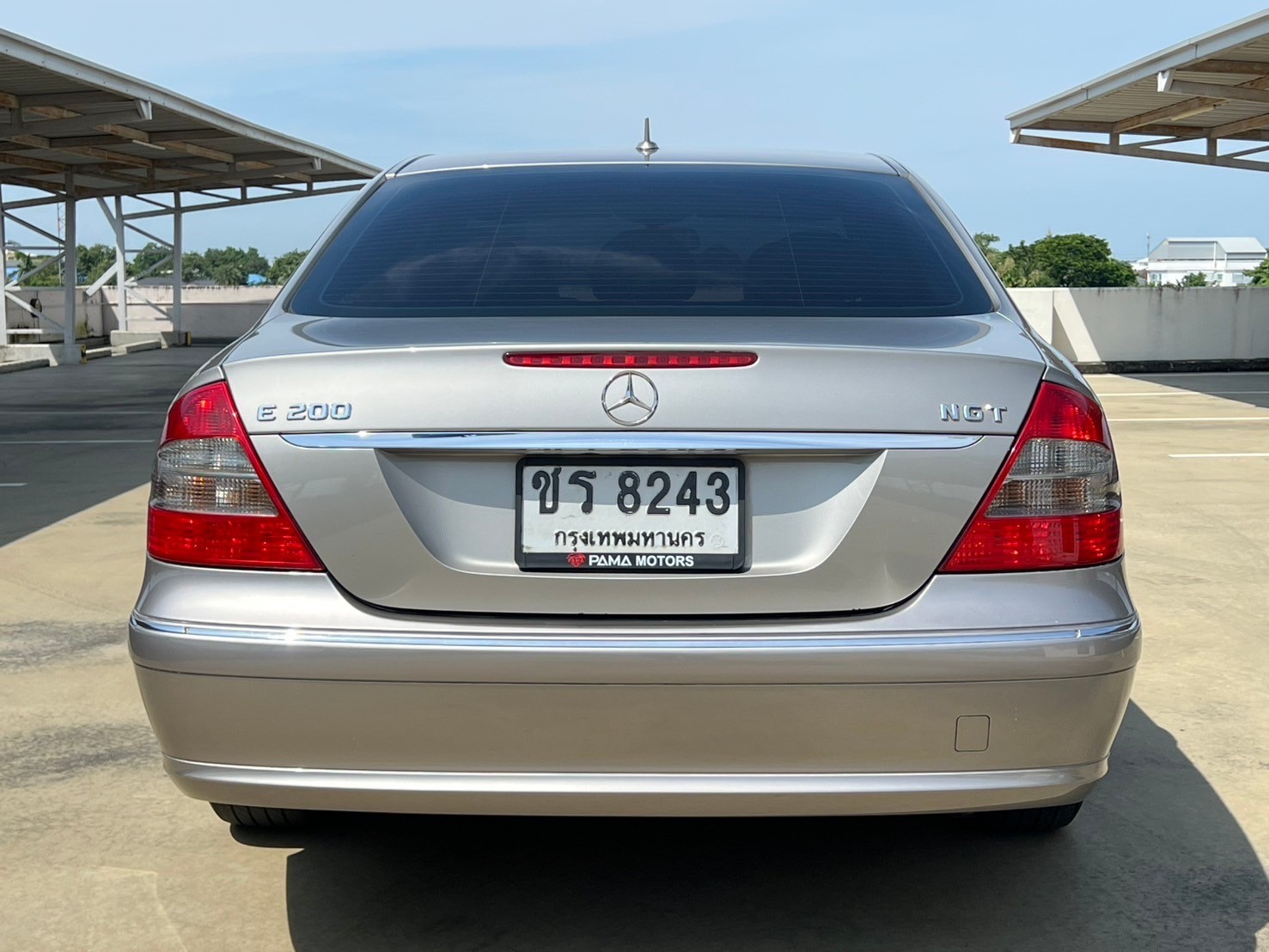 2007 Mercedes-Benz E-Class W211 E200 สีเงิน (รูปที่ 9)