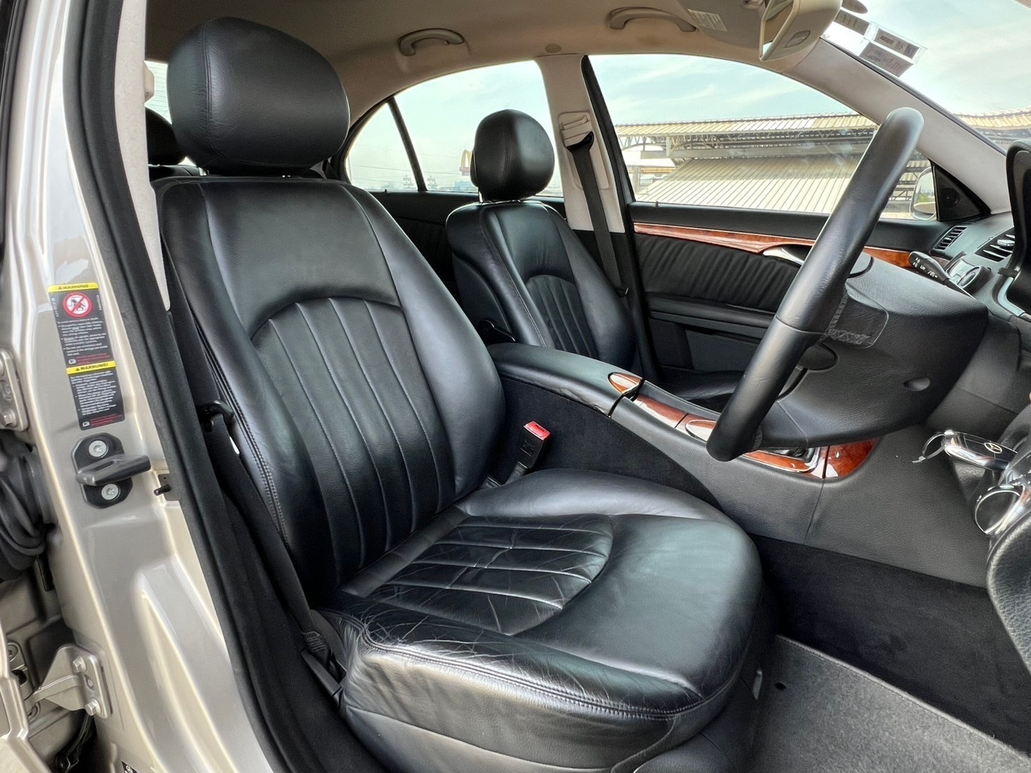 2007 Mercedes-Benz E-Class W211 E200 สีเงิน (รูปที่ 11)
