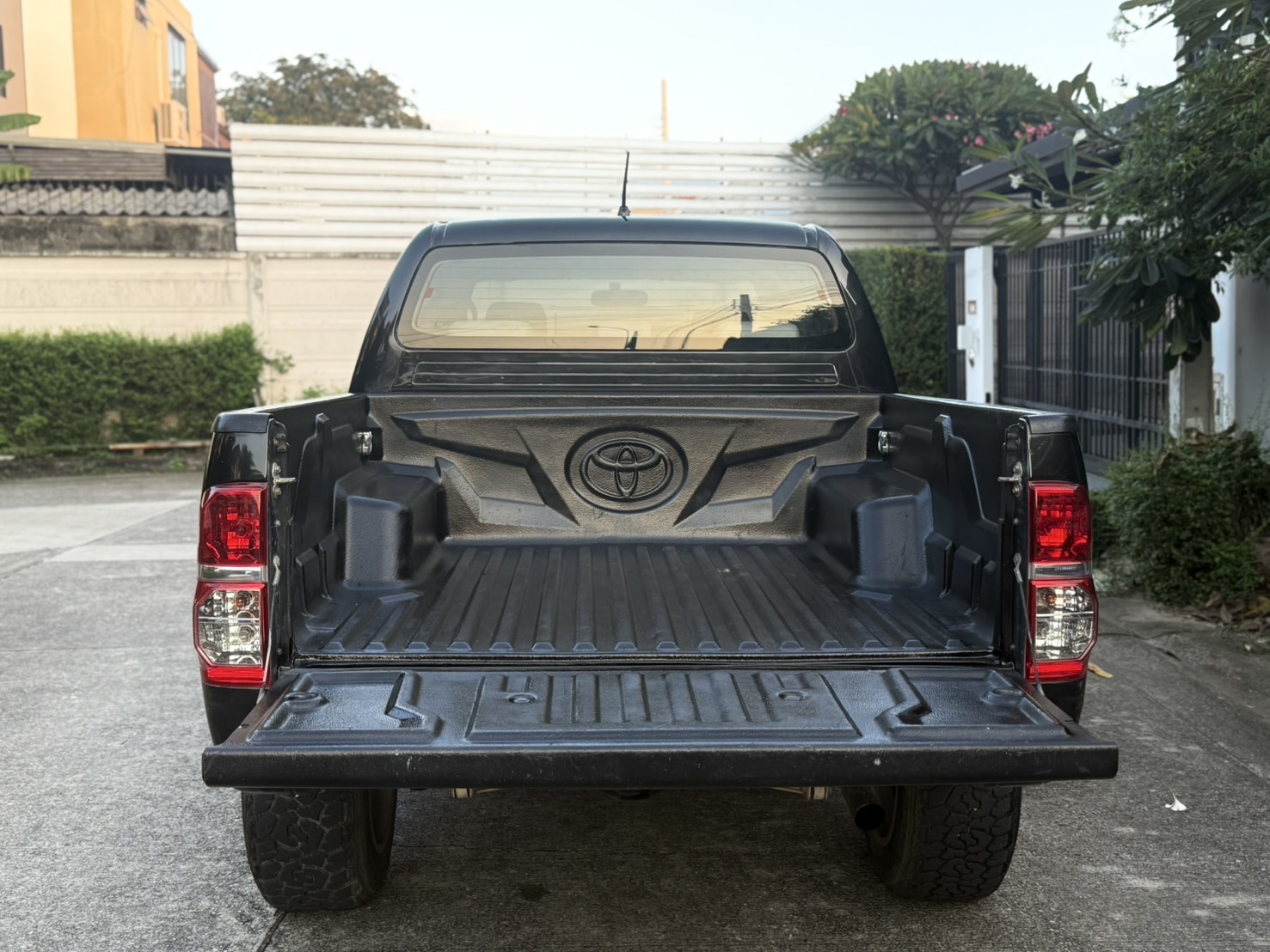 Toyota Hilux Vigo Champ 2.5E Prerunner 4ประตู ปี 2012 : สีดำ : ออโต้ : ดีเซล : ไมล์ 85,xxx km. (รูปที่ 12)