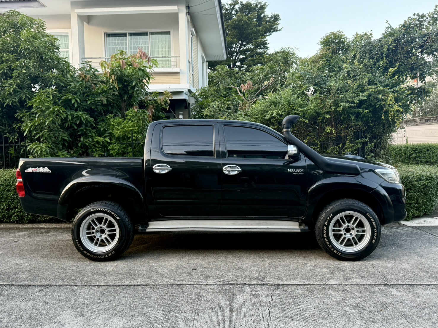 Toyota Hilux Vigo Champ 2.5E Prerunner 4ประตู ปี 2012 : สีดำ : ออโต้ : ดีเซล : ไมล์ 85,xxx km. (รูปที่ 11)