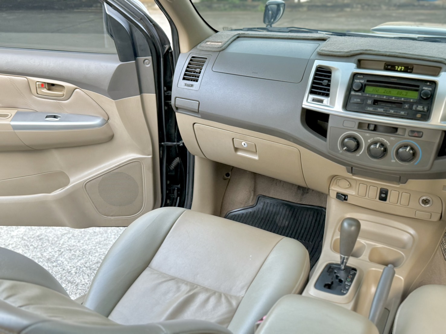 Toyota Hilux Vigo Champ 2.5E Prerunner 4ประตู ปี 2012 : สีดำ : ออโต้ : ดีเซล : ไมล์ 85,xxx km. (รูปที่ 19)