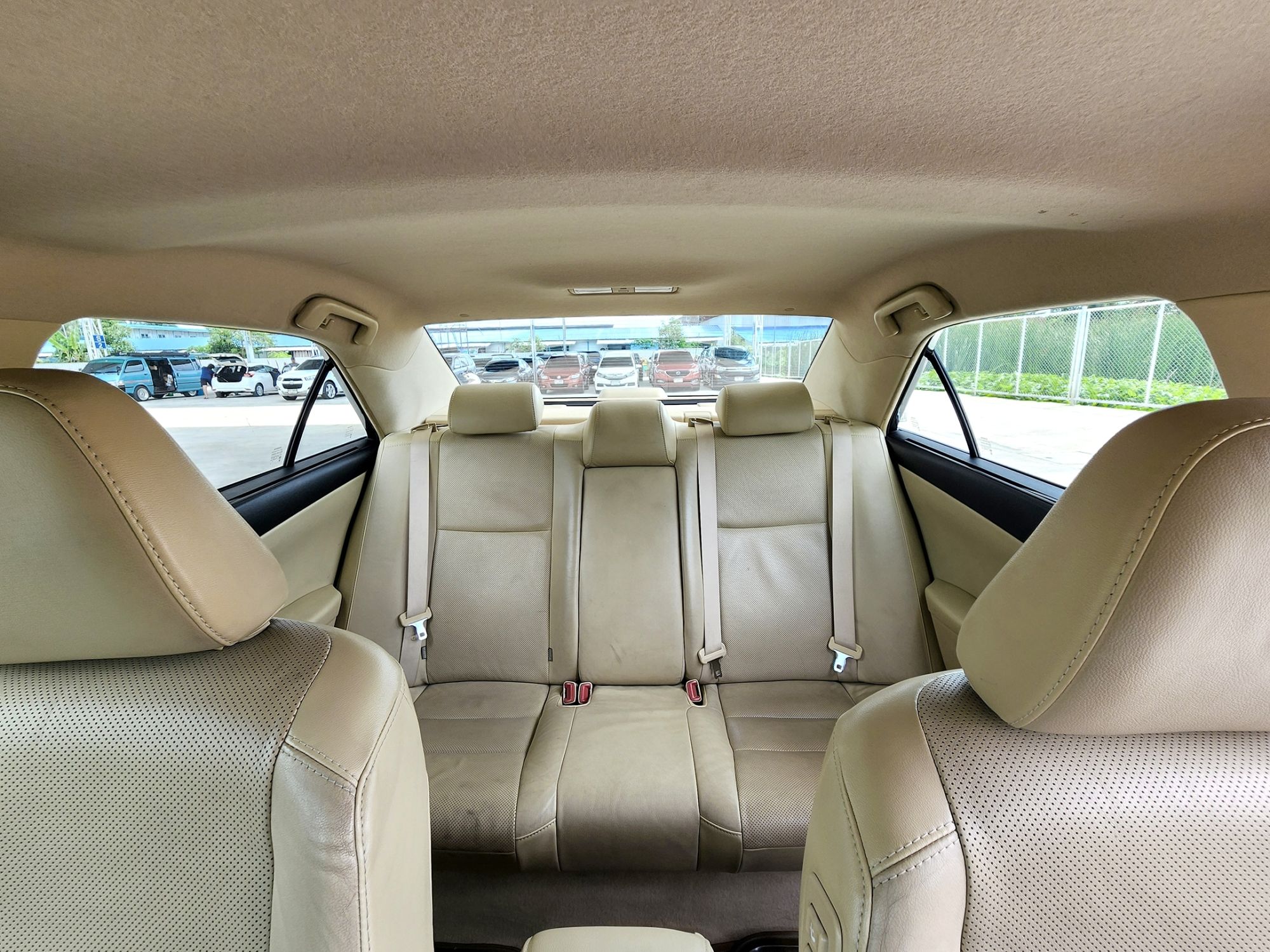 Toyota Camry 2.0G D-4S A/T ปี 2015 (รูปที่ 9)
