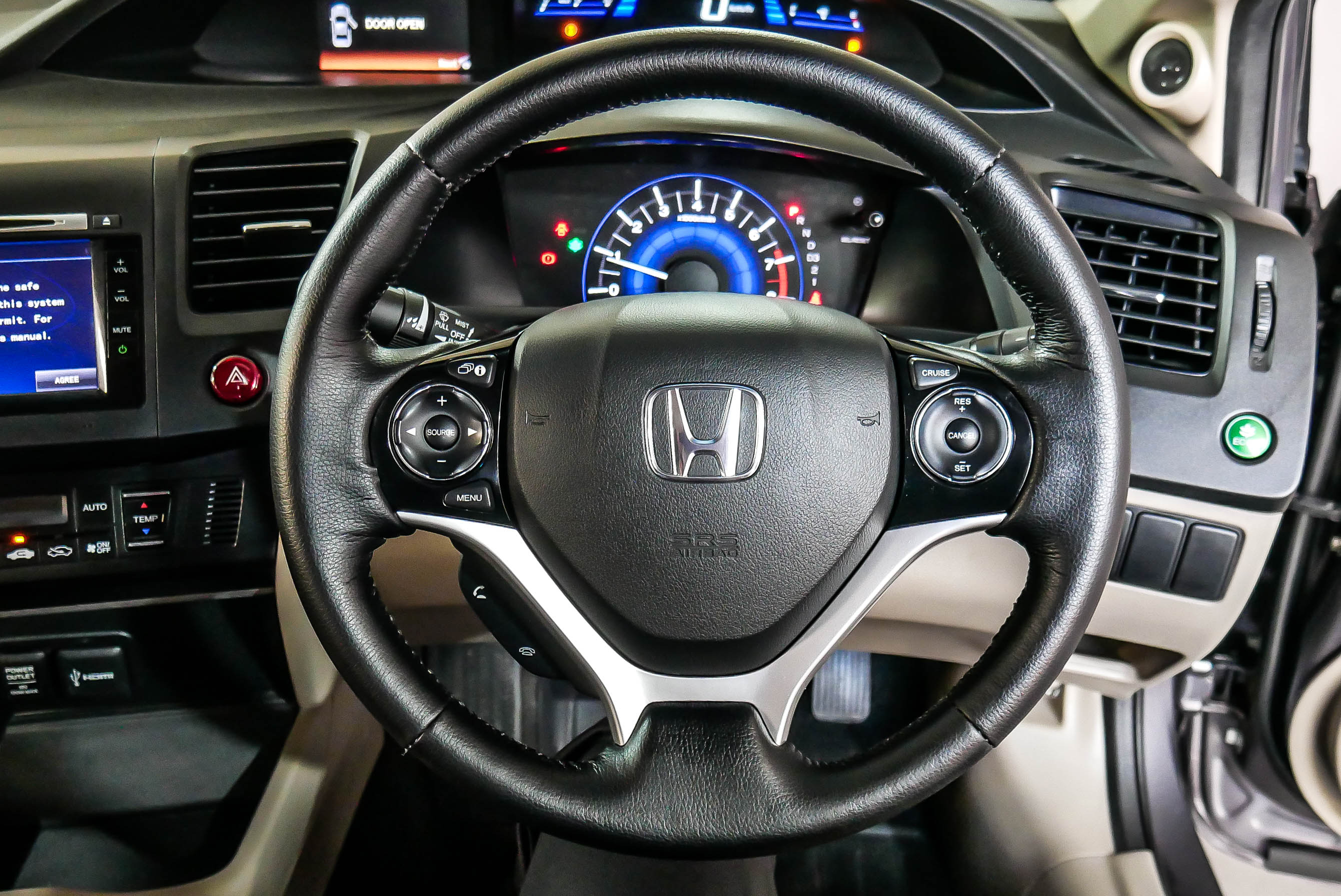 HONDA CIVIC FB 1.8 ES MNC AT  ปี 2014 สีเทา (รูปที่ 11)