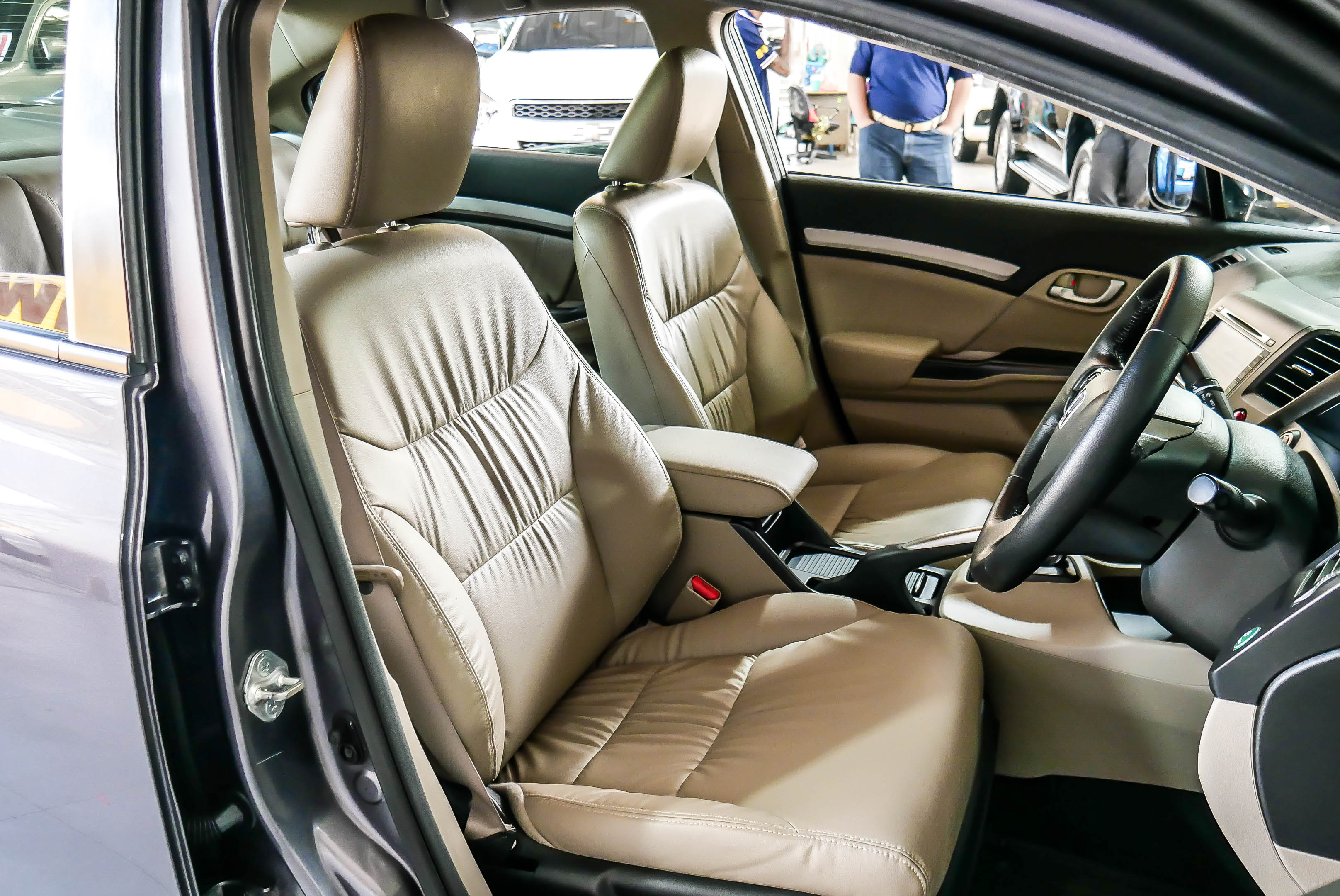 HONDA CIVIC FB 1.8 ES MNC AT  ปี 2014 สีเทา (รูปที่ 8)