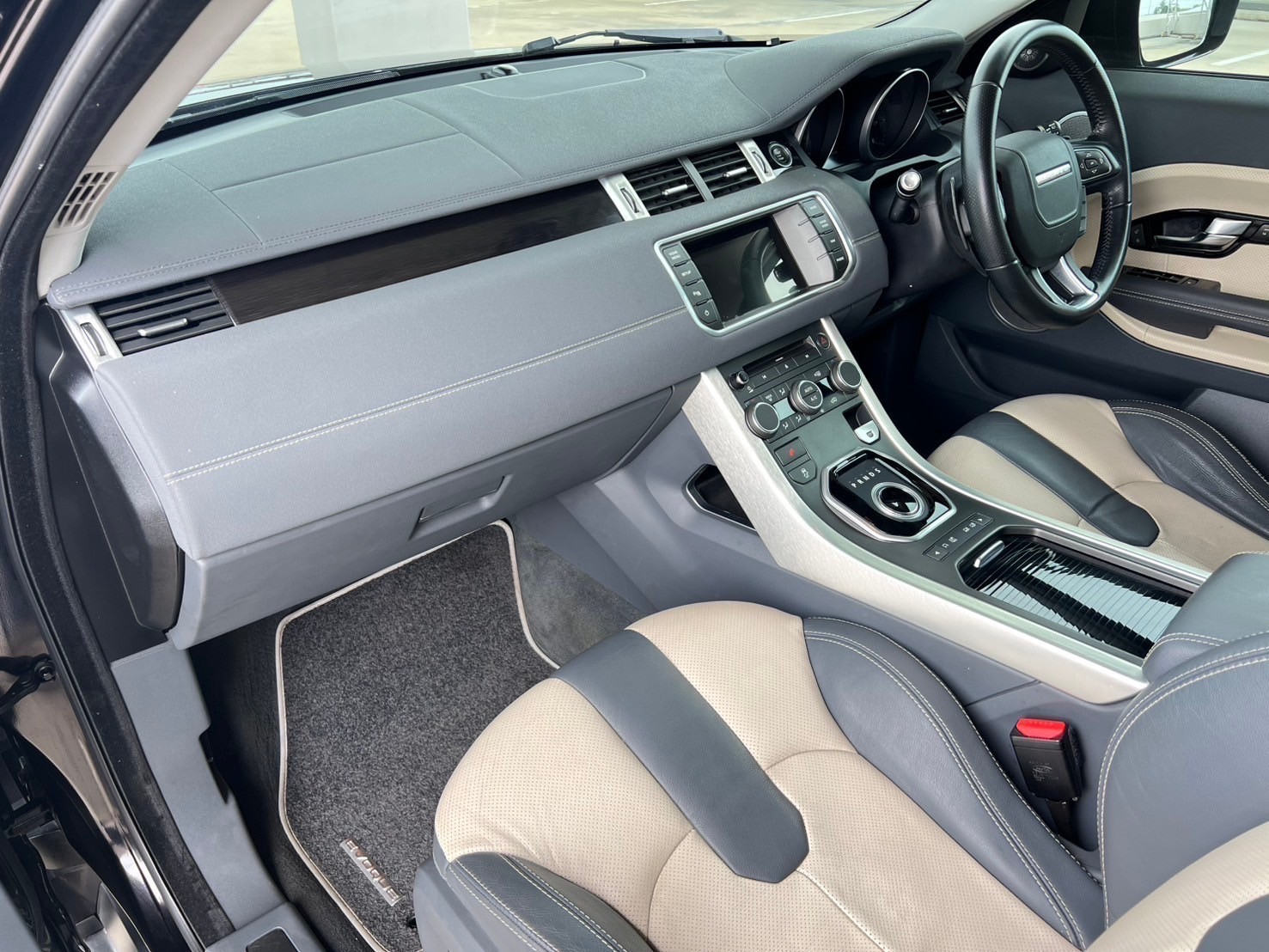 2012 Land Rover Range Rover Evoque สีดำ (รูปที่ 12)