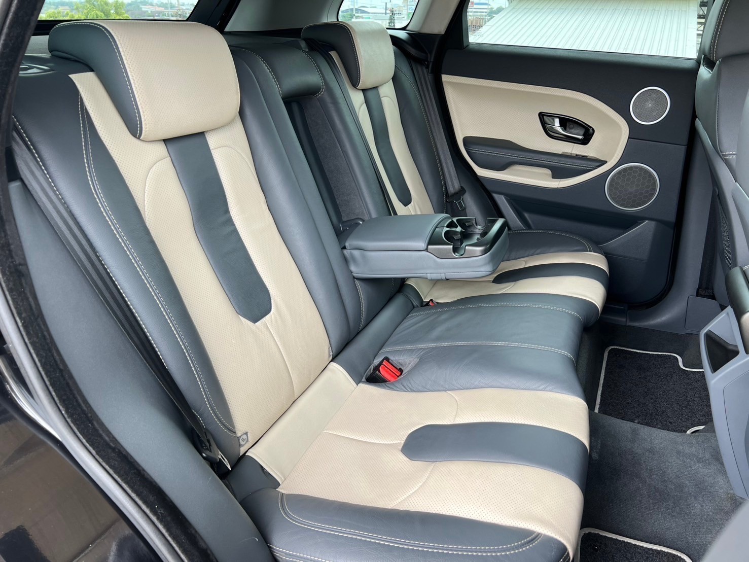 2012 Land Rover Range Rover Evoque สีดำ (รูปที่ 15)
