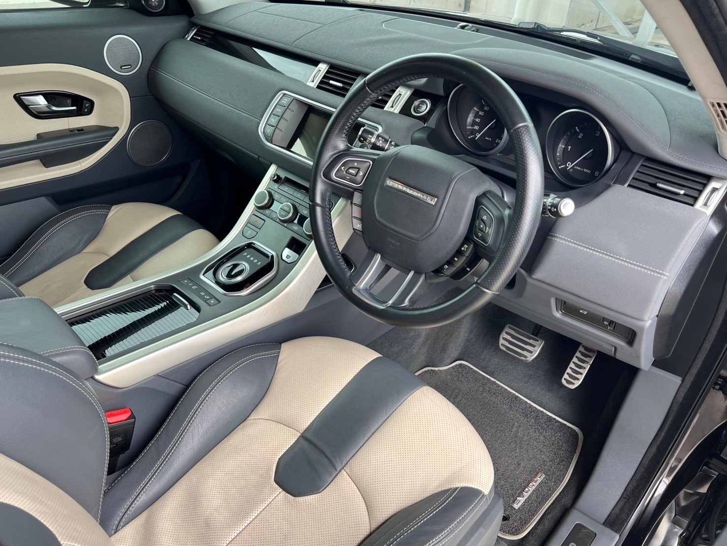 2012 Land Rover Range Rover Evoque สีดำ (รูปที่ 10)