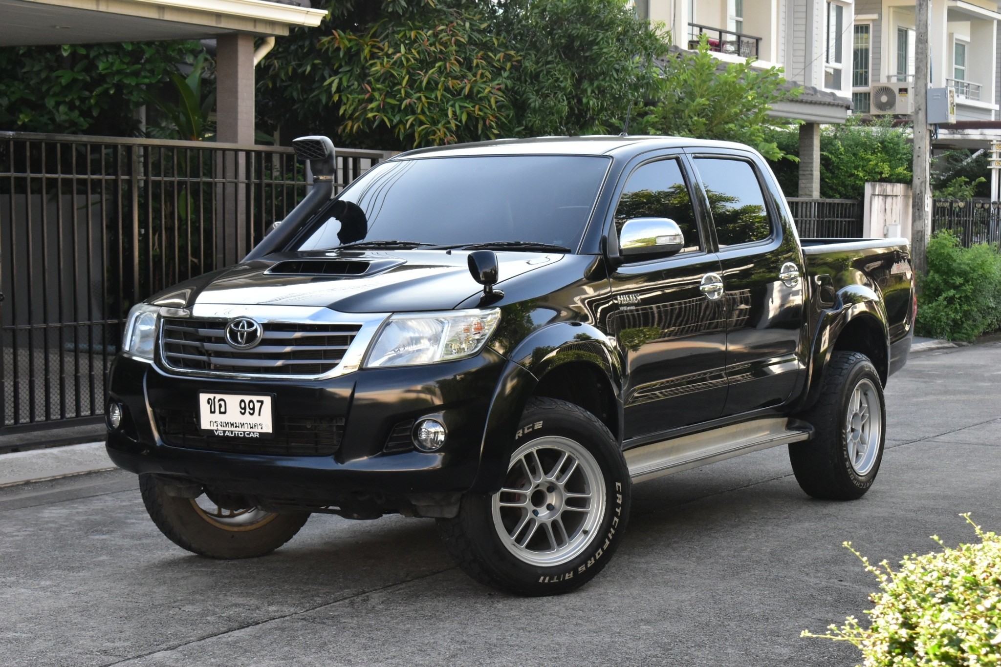 Toyota Hilux Vigo Champ 2.5E Prerunner 4ประตู ปี 2012 : สีดำ : ออโต้ : ดีเซล : ไมล์ 85,xxx km.