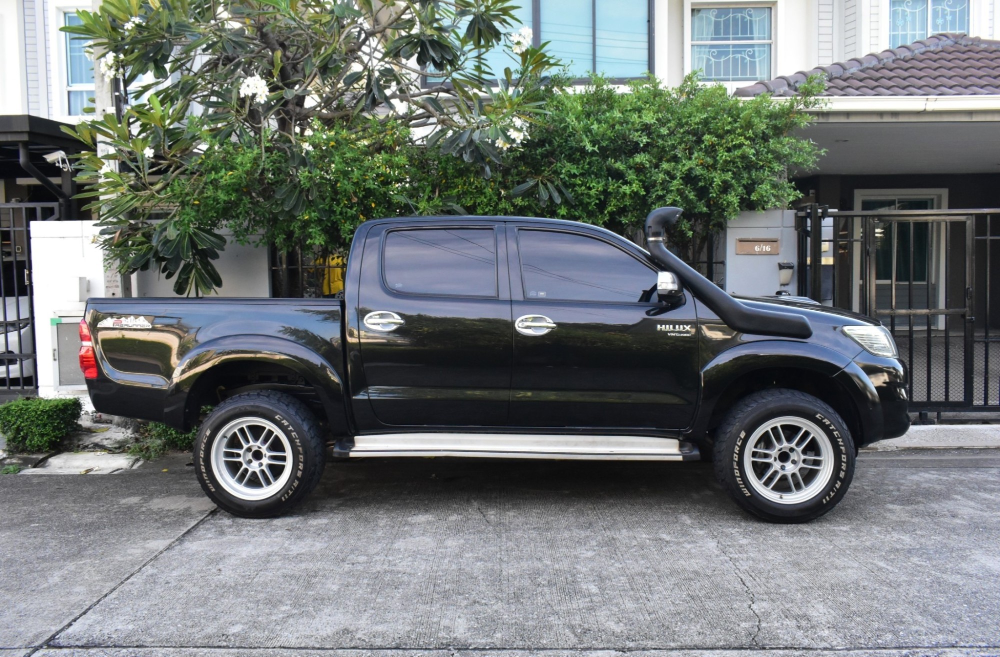 Toyota Hilux Vigo Champ 2.5E Prerunner 4ประตู ปี 2012 : สีดำ : ออโต้ : ดีเซล : ไมล์ 85,xxx km. (รูปที่ 8)