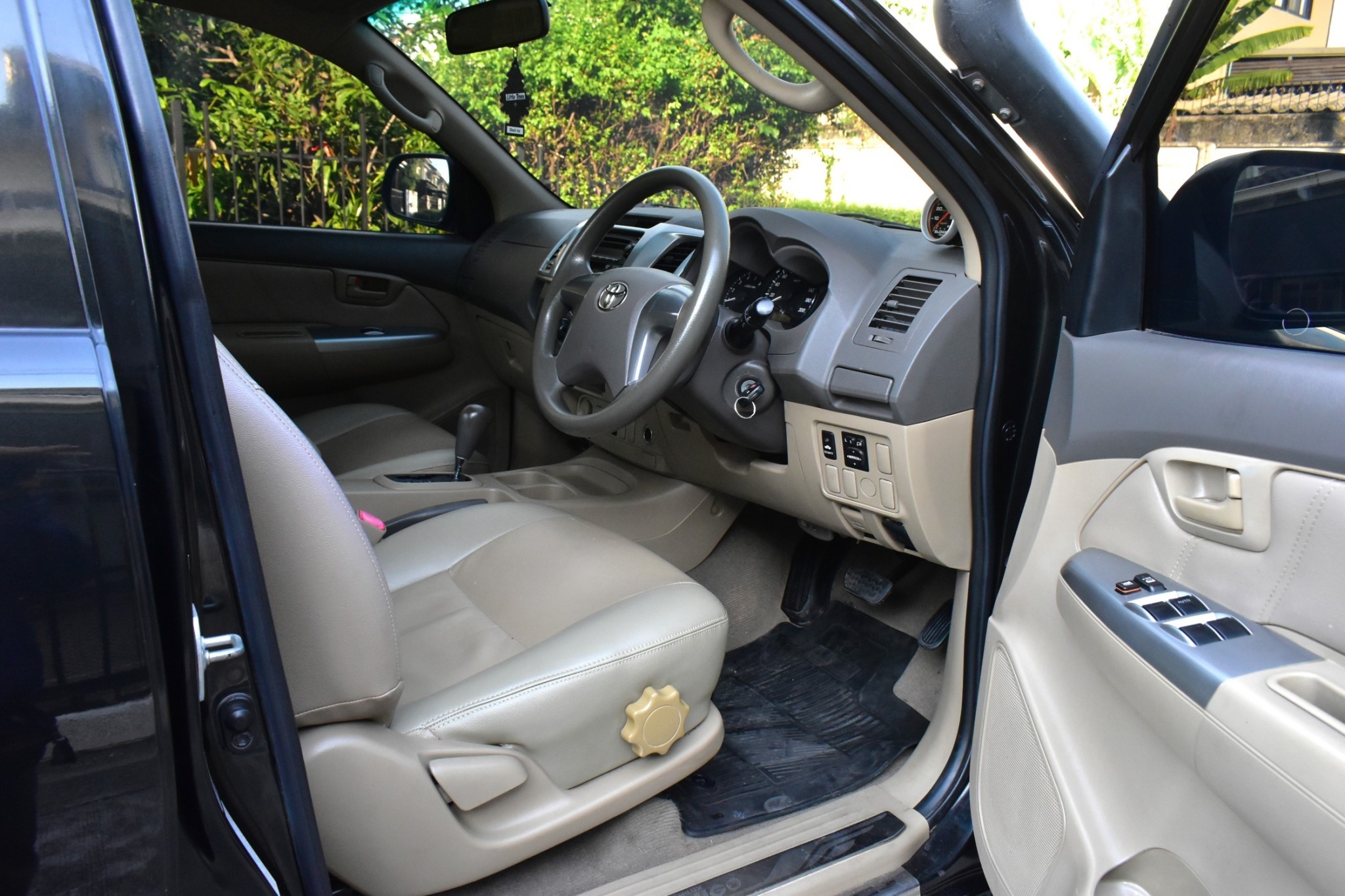 Toyota Hilux Vigo Champ 2.5E Prerunner 4ประตู ปี 2012 : สีดำ : ออโต้ : ดีเซล : ไมล์ 85,xxx km. (รูปที่ 13)